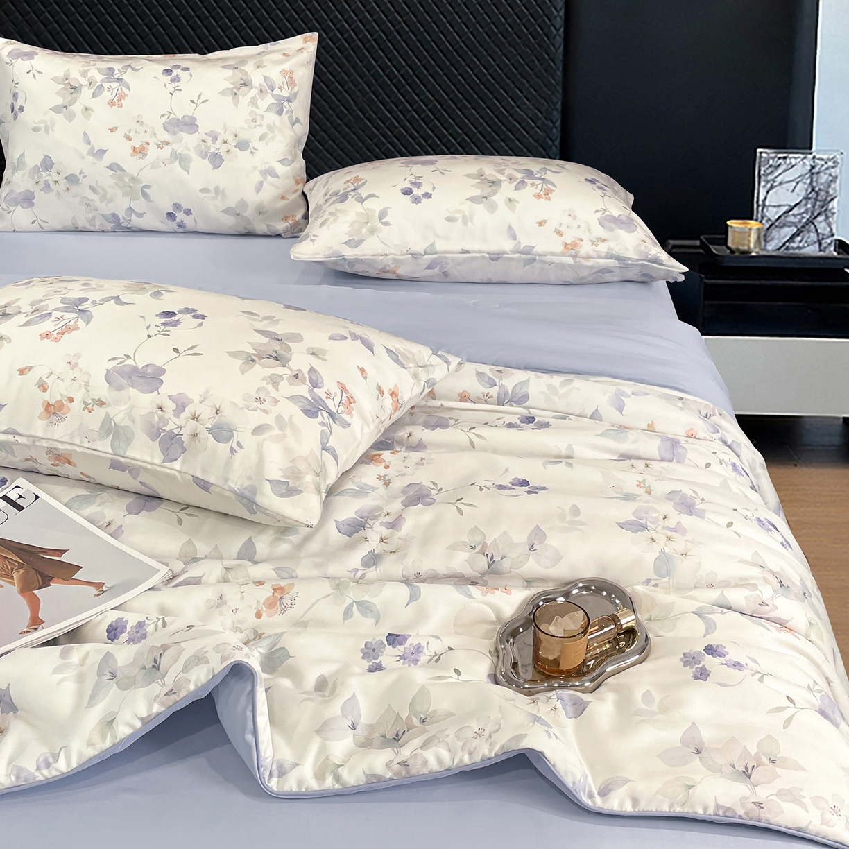 91家纺网 家纺一手货源 找家纺 尊妙被业 2026春夏新款莱赛尔天丝夏被蚕蛹蛋白夏被夏凉被空调被四件套-印花款 花颜外-蓝