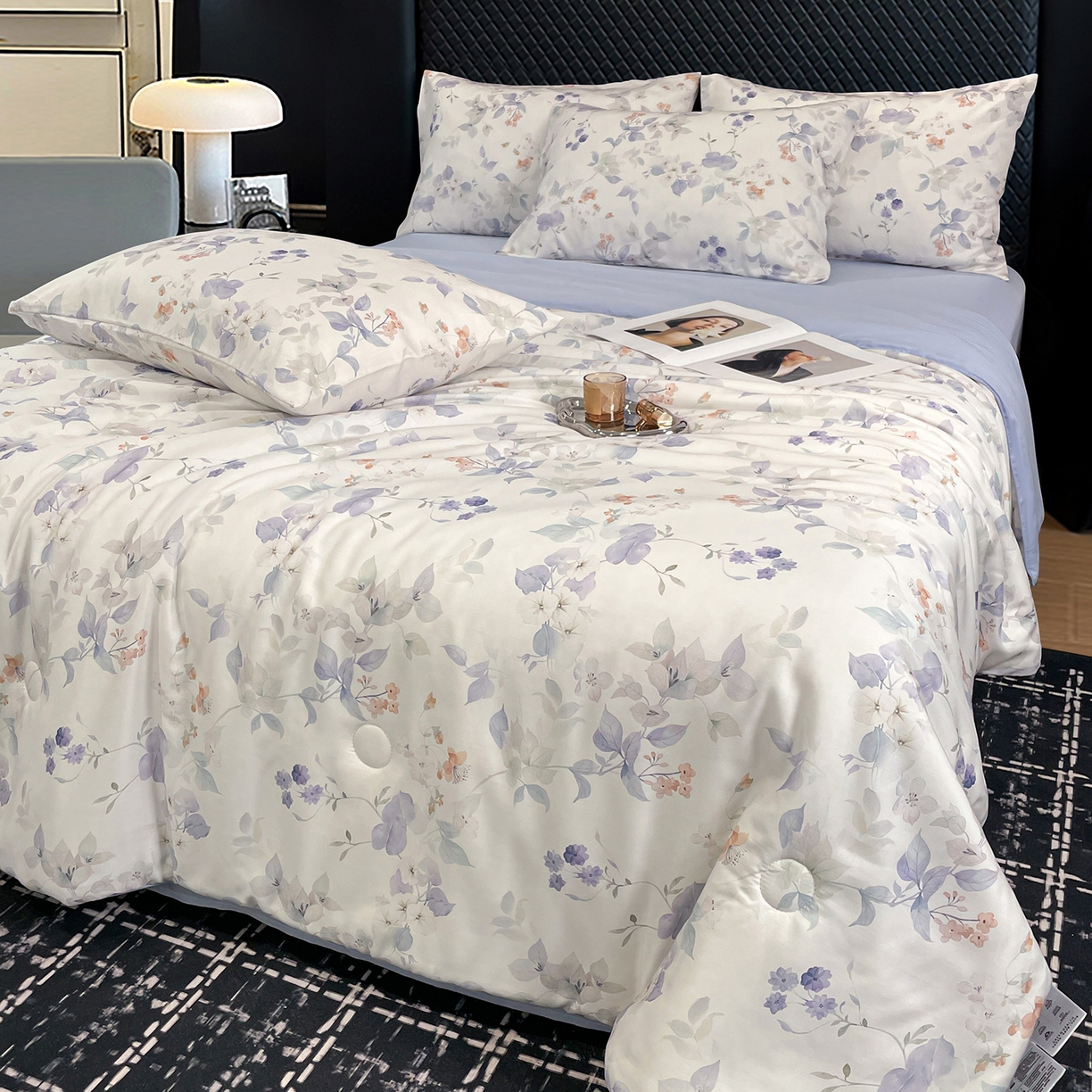 91家纺网 家纺一手货源 找家纺 尊妙被业 2026春夏新款莱赛尔天丝夏被蚕蛹蛋白夏被夏凉被空调被四件套-印花款 花颜外-蓝