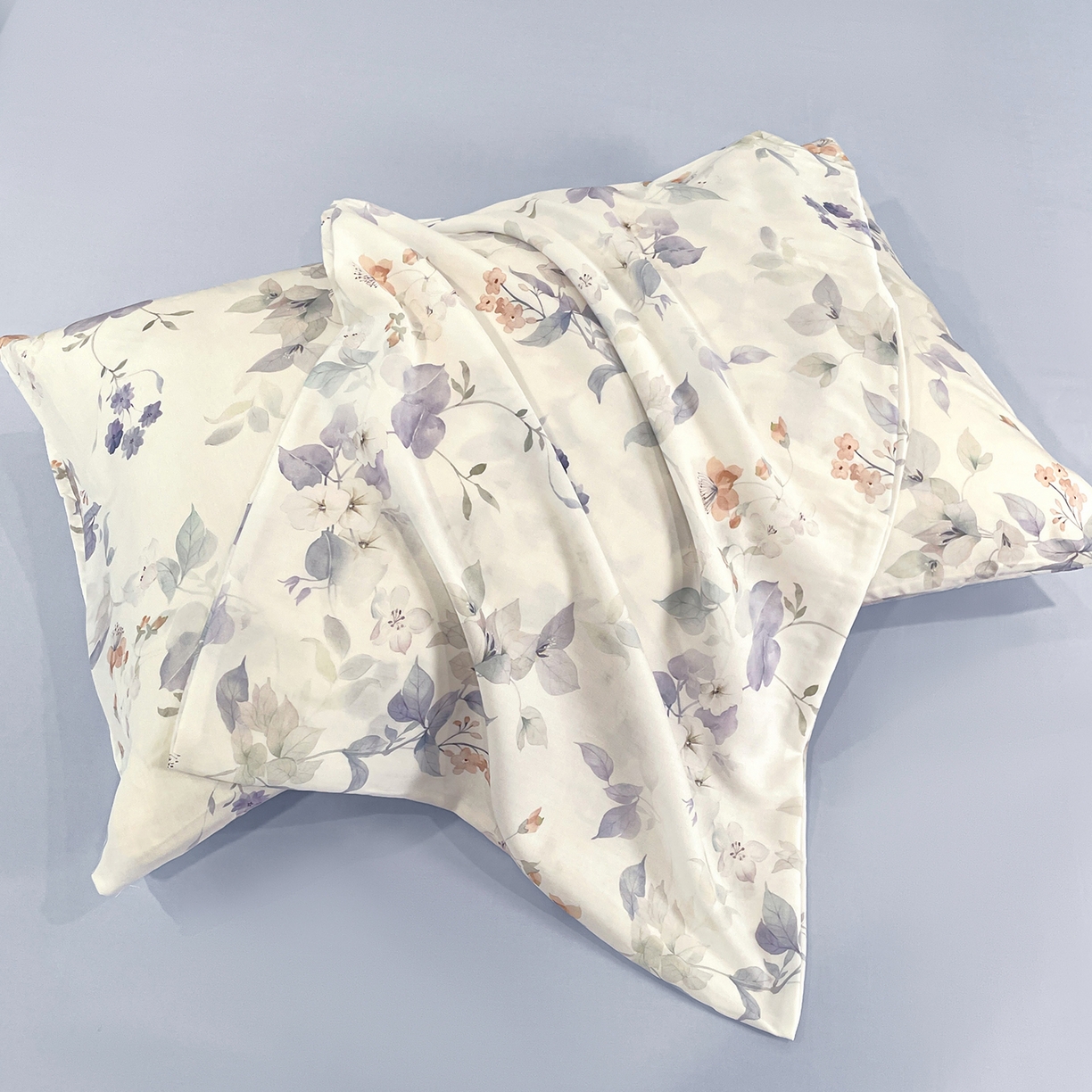 91家纺网 家纺一手货源 找家纺 尊妙被业 2026春夏新款莱赛尔天丝夏被蚕蛹蛋白夏被夏凉被空调被四件套-印花款 花颜外-蓝