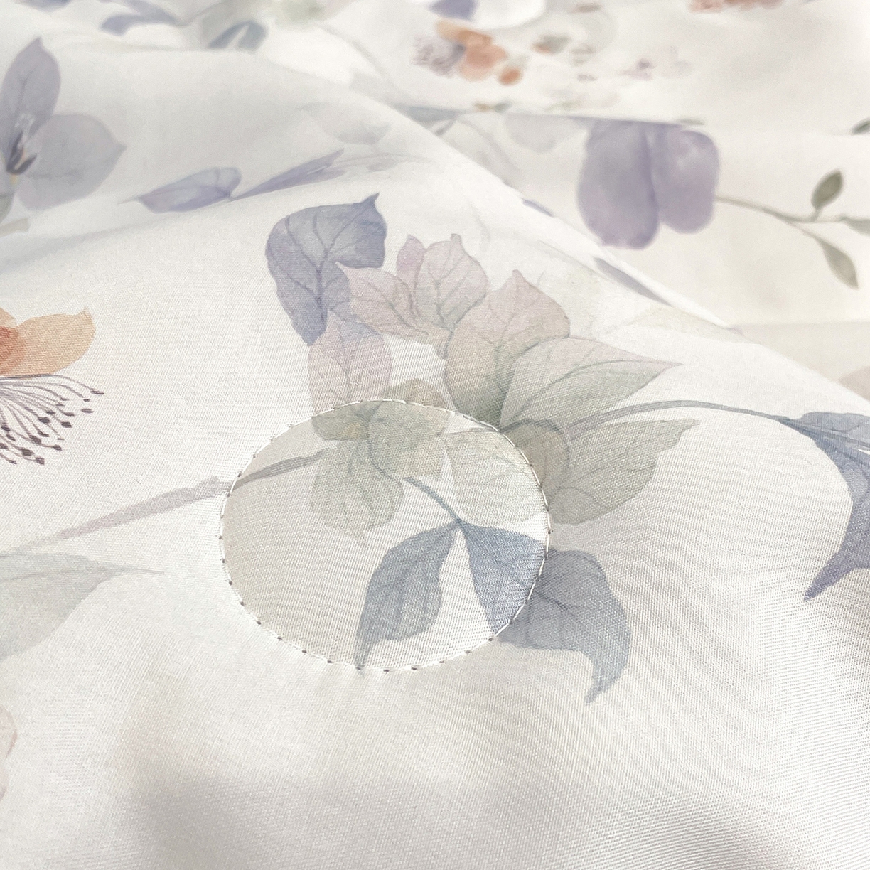 91家纺网 家纺一手货源 找家纺 尊妙被业 2026春夏新款莱赛尔天丝夏被蚕蛹蛋白夏被夏凉被空调被四件套-印花款 花颜外-蓝