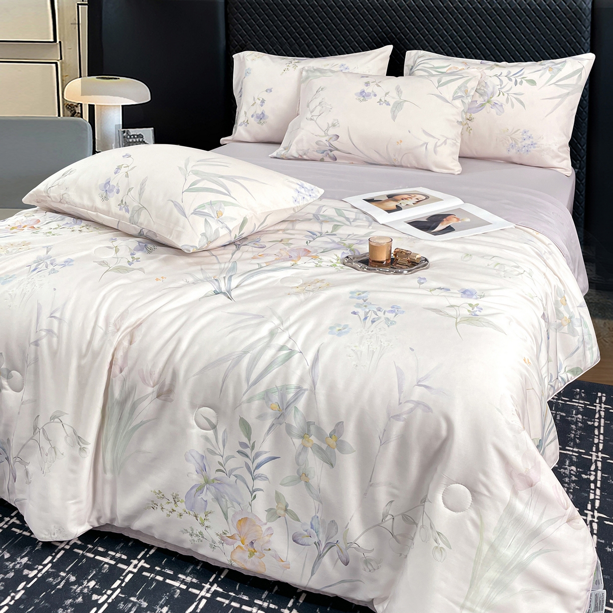 91家纺网 家纺一手货源 找家纺 尊妙被业 2026春夏新款莱赛尔天丝夏被蚕蛹蛋白夏被夏凉被空调被四件套-印花款 林屿间-粉