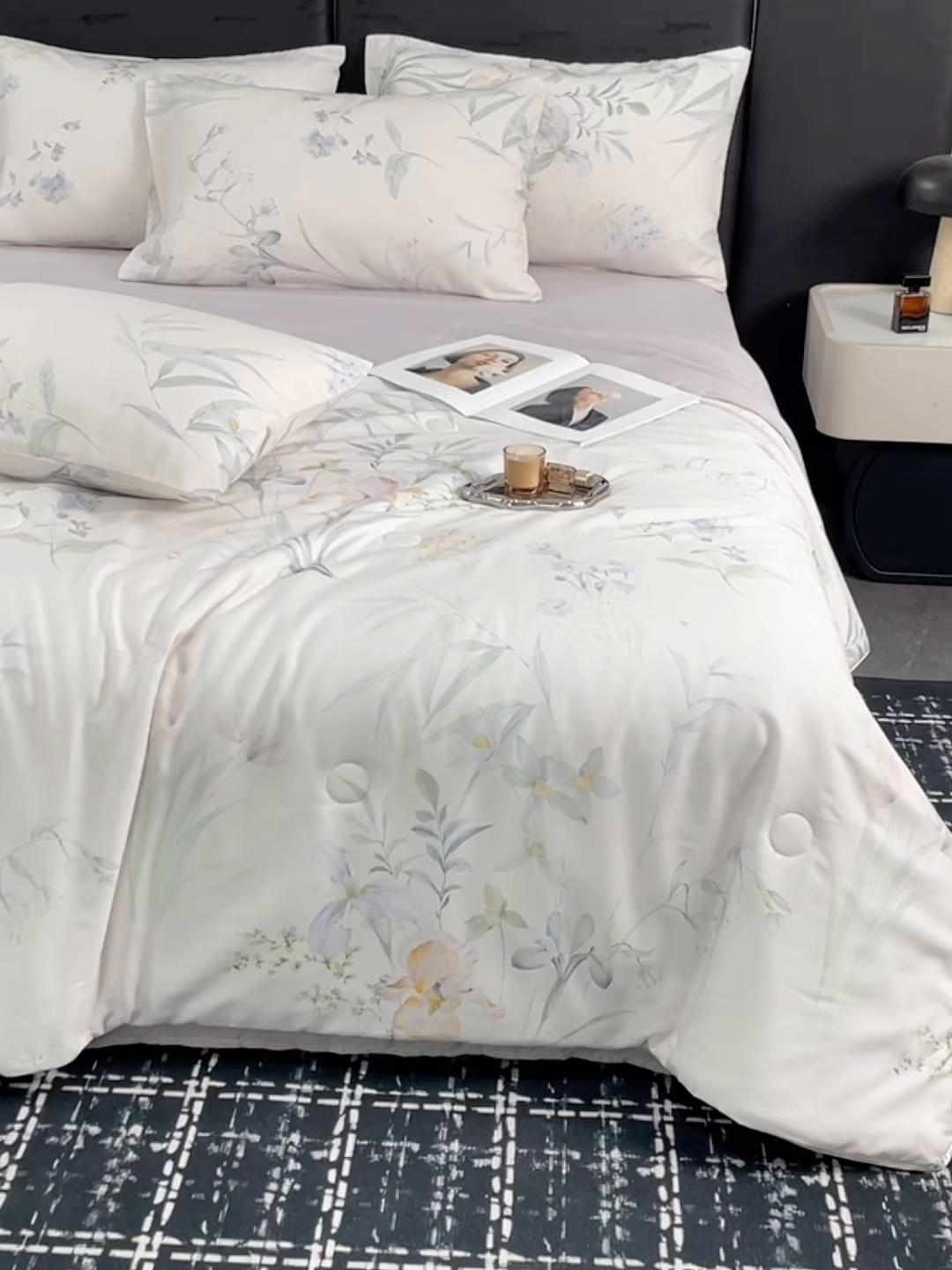 91家纺网 家纺一手货源 找家纺 尊妙被业 2026春夏新款莱赛尔天丝夏被蚕蛹蛋白夏被夏凉被空调被四件套-印花款 林屿间-粉