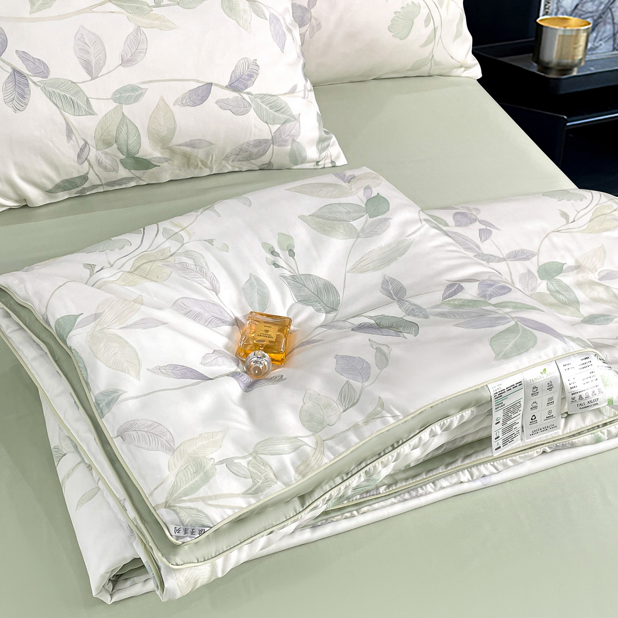 91家纺网 家纺一手货源 找家纺 尊妙被业 2026春夏新款莱赛尔天丝夏被蚕蛹蛋白夏被夏凉被空调被四件套-印花款 柳语素枝-绿