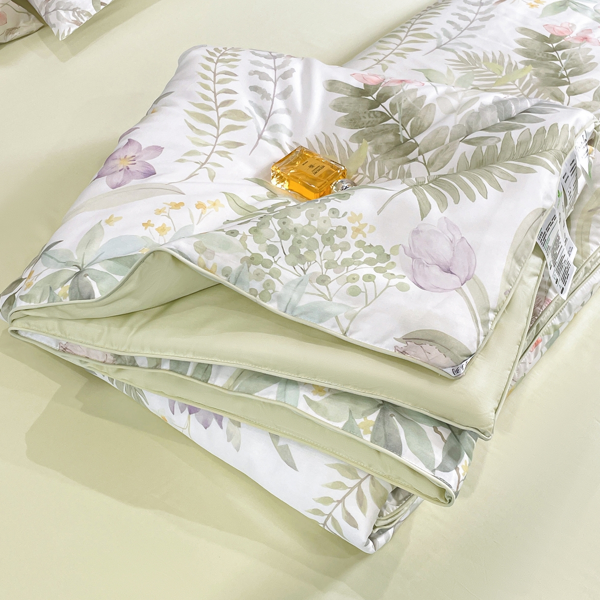 91家纺网 家纺一手货源 找家纺 尊妙被业 2026春夏新款莱赛尔天丝夏被蚕蛹蛋白夏被夏凉被空调被四件套-印花款 蔓行-绿