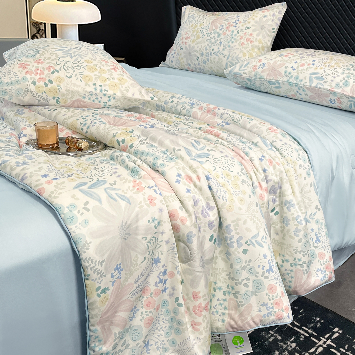 91家纺网 家纺一手货源 找家纺 尊妙被业 2026春夏新款莱赛尔天丝夏被蚕蛹蛋白夏被夏凉被空调被四件套-印花款 沐初-兰