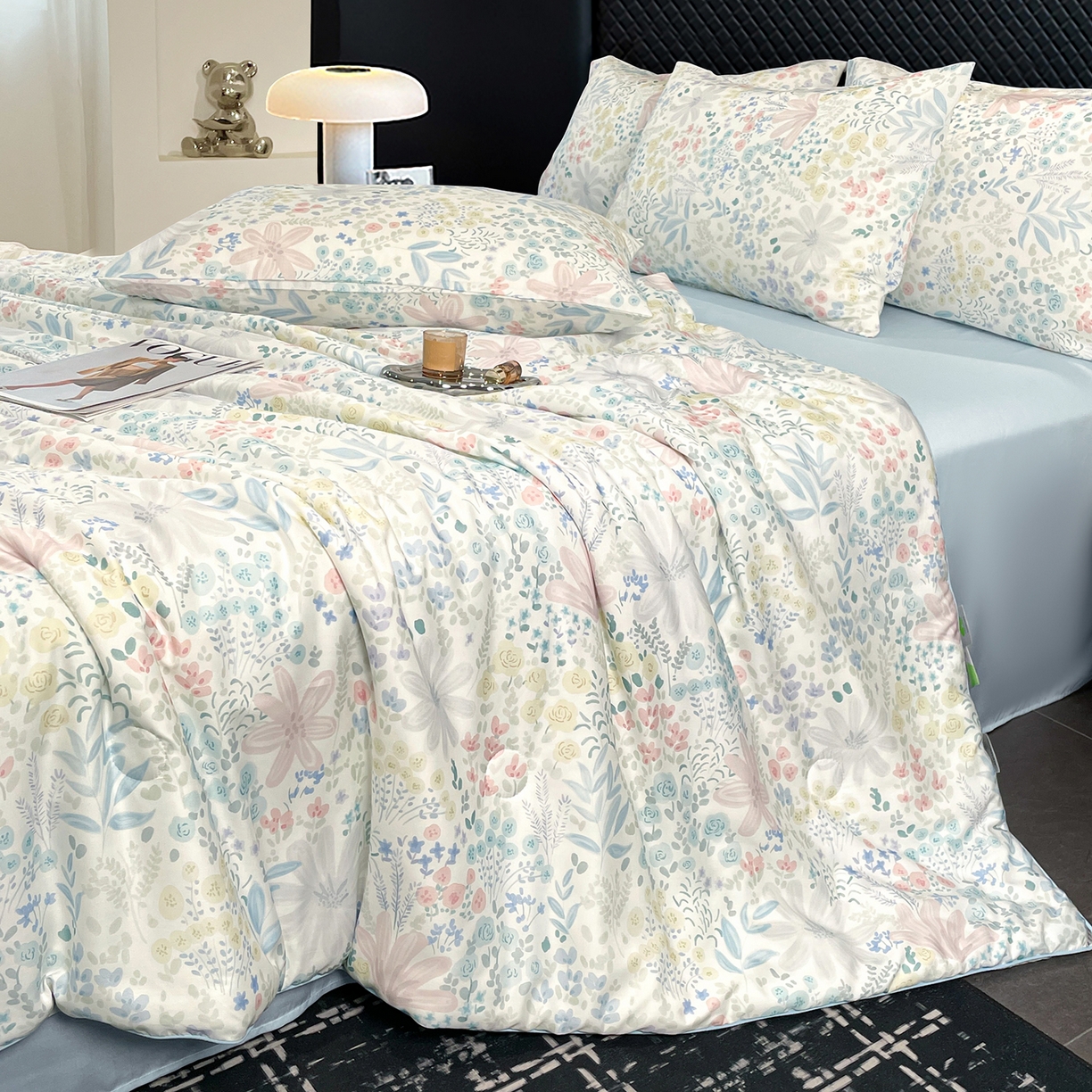 91家纺网 家纺一手货源 找家纺 尊妙被业 2026春夏新款莱赛尔天丝夏被蚕蛹蛋白夏被夏凉被空调被四件套-印花款 沐初-兰