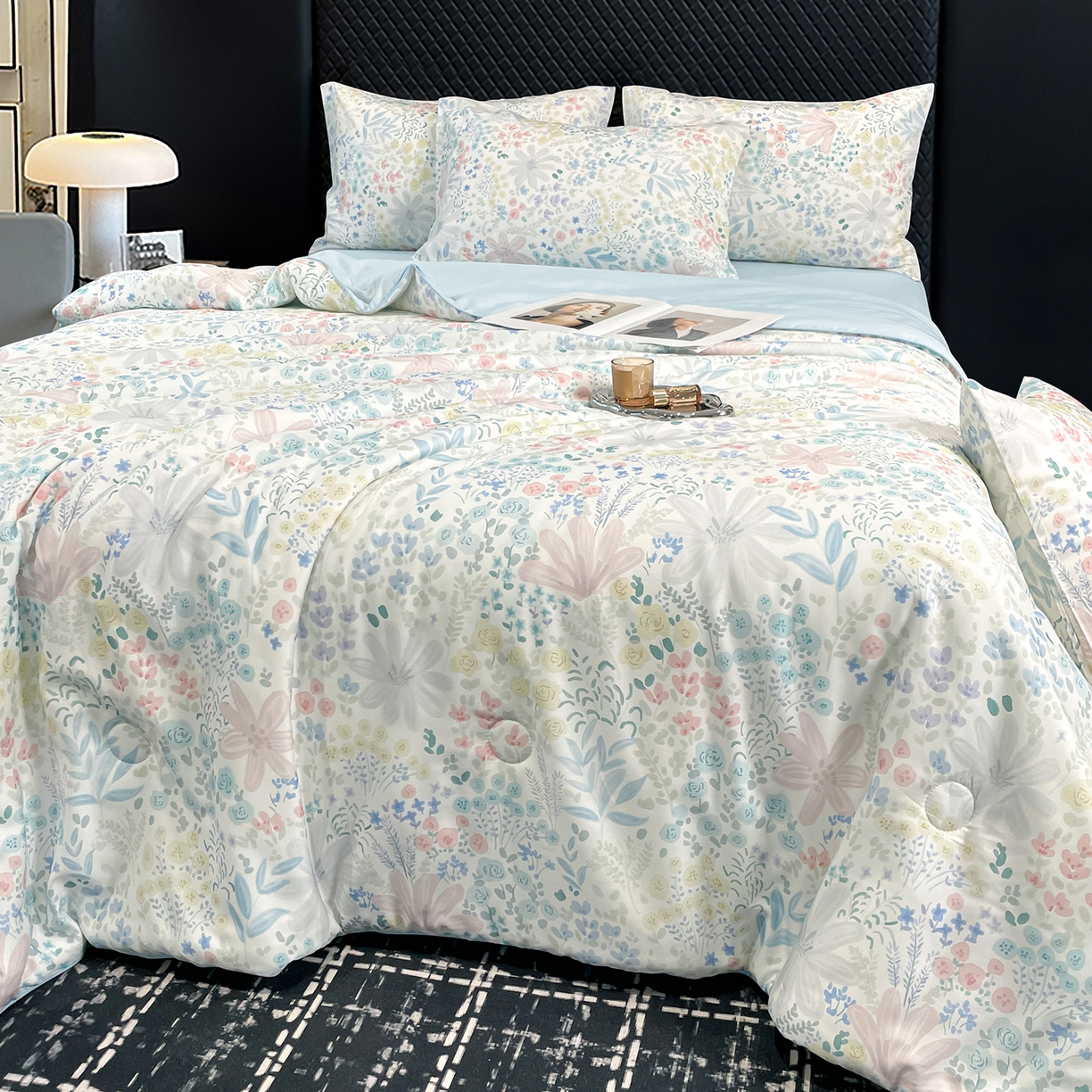 91家纺网 家纺一手货源 找家纺 尊妙被业 2026春夏新款莱赛尔天丝夏被蚕蛹蛋白夏被夏凉被空调被四件套-印花款 沐初-兰