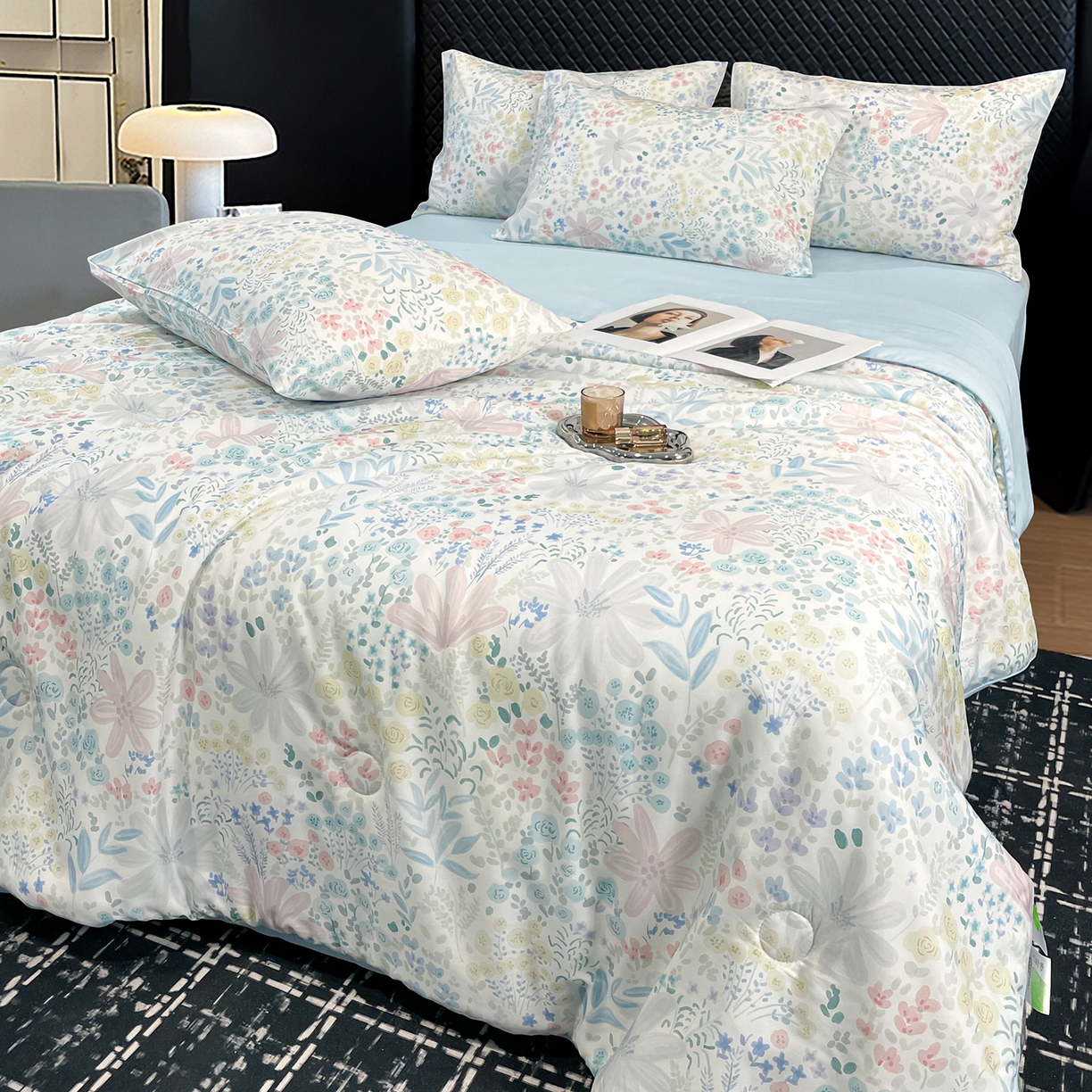 91家纺网 家纺一手货源 找家纺 尊妙被业 2026春夏新款莱赛尔天丝夏被蚕蛹蛋白夏被夏凉被空调被四件套-印花款 沐初-兰