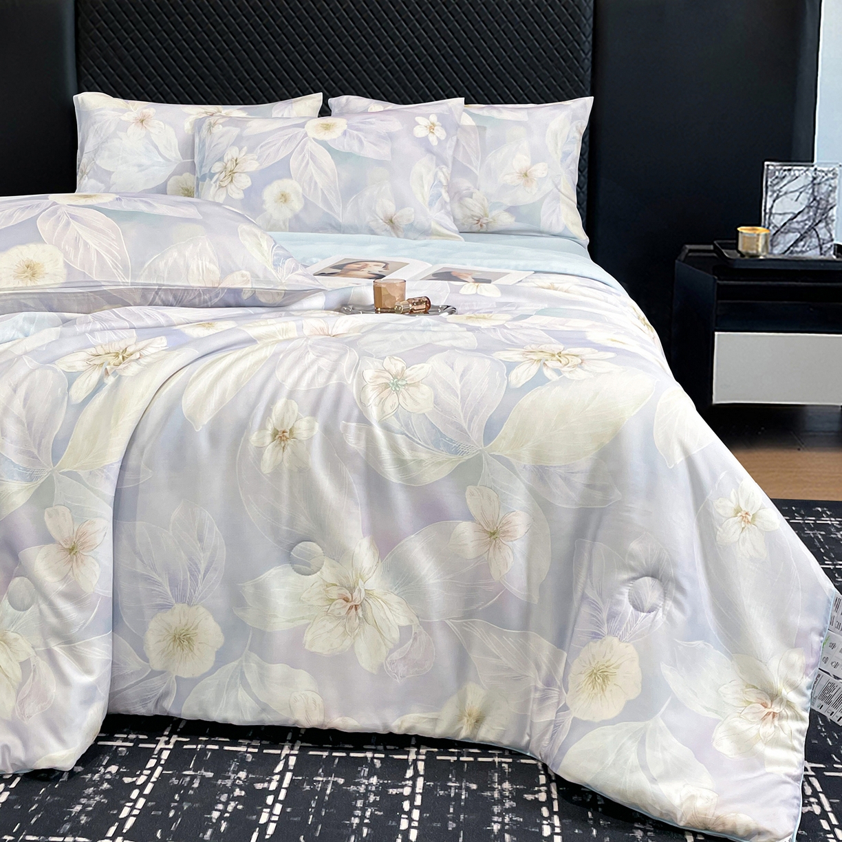 91家纺网 家纺一手货源 找家纺 尊妙被业 2026春夏新款莱赛尔天丝夏被蚕蛹蛋白夏被夏凉被空调被四件套-印花款 叶间绒雪-兰