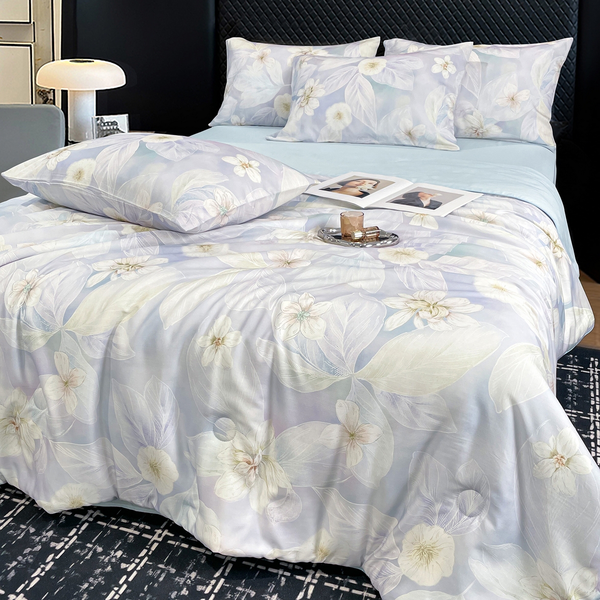 91家纺网 家纺一手货源 找家纺 尊妙被业 2026春夏新款莱赛尔天丝夏被蚕蛹蛋白夏被夏凉被空调被四件套-印花款 叶间绒雪-兰