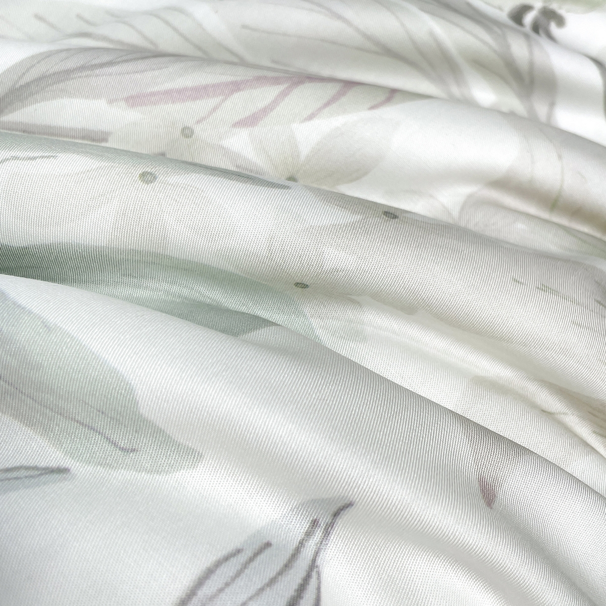 91家纺网 家纺一手货源 找家纺 尊妙被业 2026春夏新款莱赛尔天丝夏被蚕蛹蛋白夏被夏凉被空调被四件套-印花款 自然低语-绿