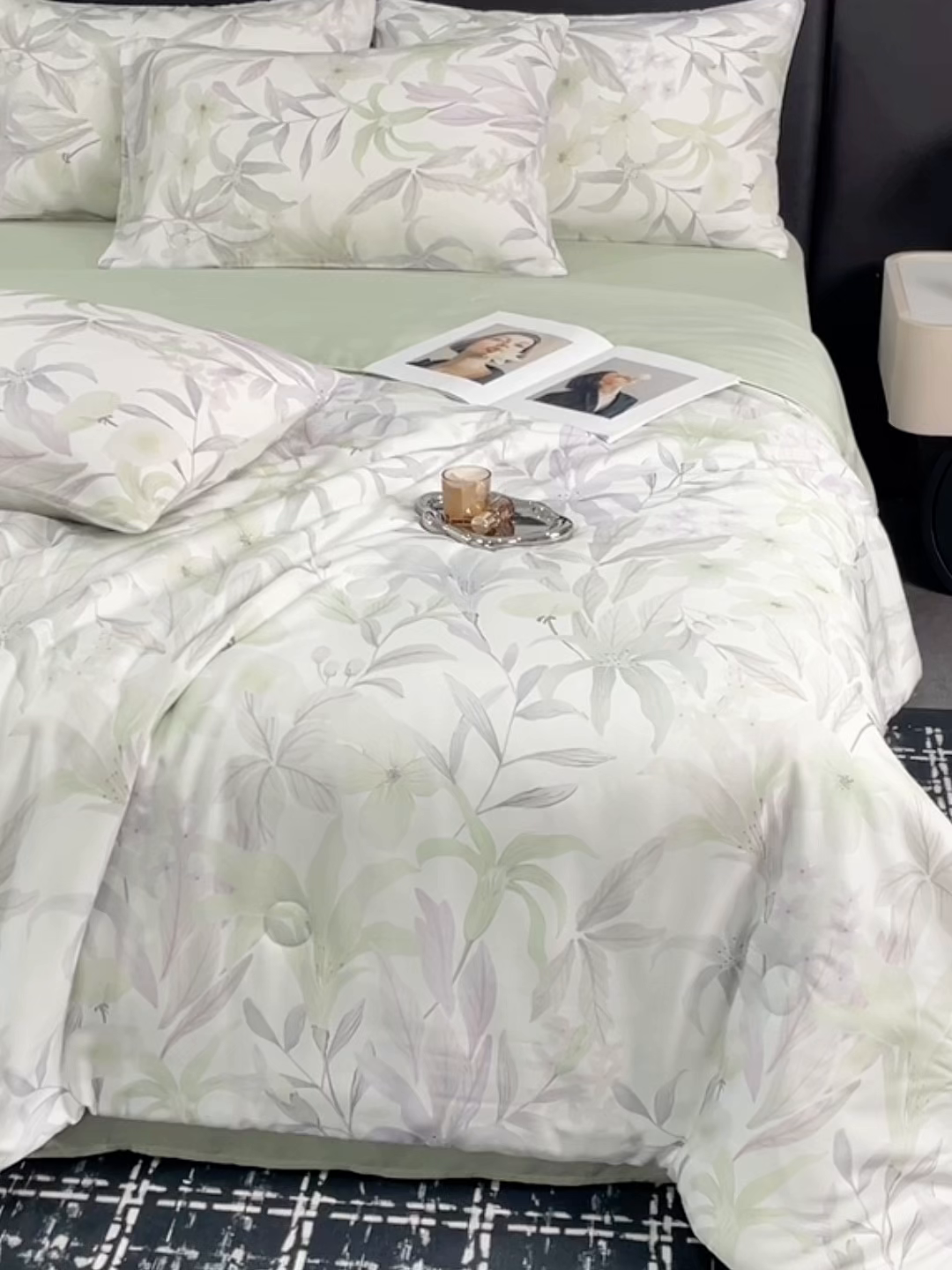 91家纺网 家纺一手货源 找家纺 尊妙被业 2026春夏新款莱赛尔天丝夏被蚕蛹蛋白夏被夏凉被空调被四件套-印花款 自然低语-绿