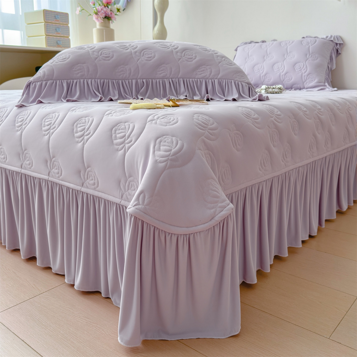 91家纺网 家纺一手货源 找家纺 雯豆家纺 【10A抗菌】2026新款氨纶凉感丝花边床裙床盖夏季冰感床罩+花边夏被四件套 氨纶花边床裙-香芋紫