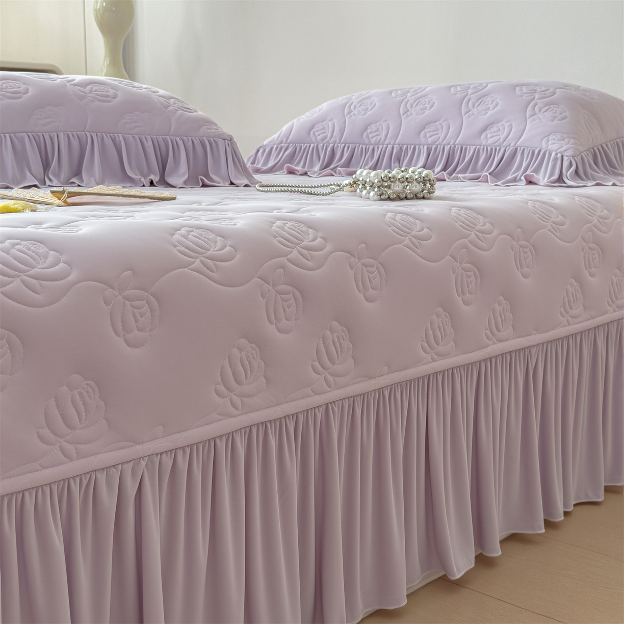 91家纺网 家纺一手货源 找家纺 雯豆家纺 【10A抗菌】2026新款氨纶凉感丝花边床裙床盖夏季冰感床罩+花边夏被四件套 氨纶花边床裙-香芋紫