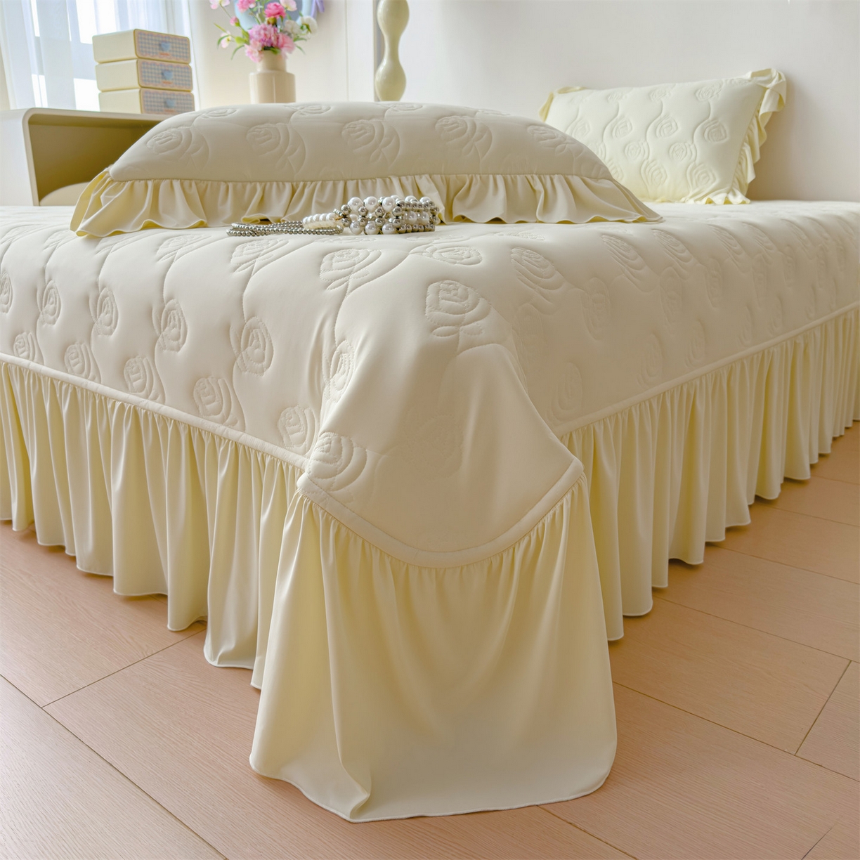 91家纺网 家纺一手货源 找家纺 雯豆家纺 【10A抗菌】2026新款氨纶凉感丝花边床裙床盖夏季冰感床罩+花边夏被四件套 氨纶花边床裙-奶黄