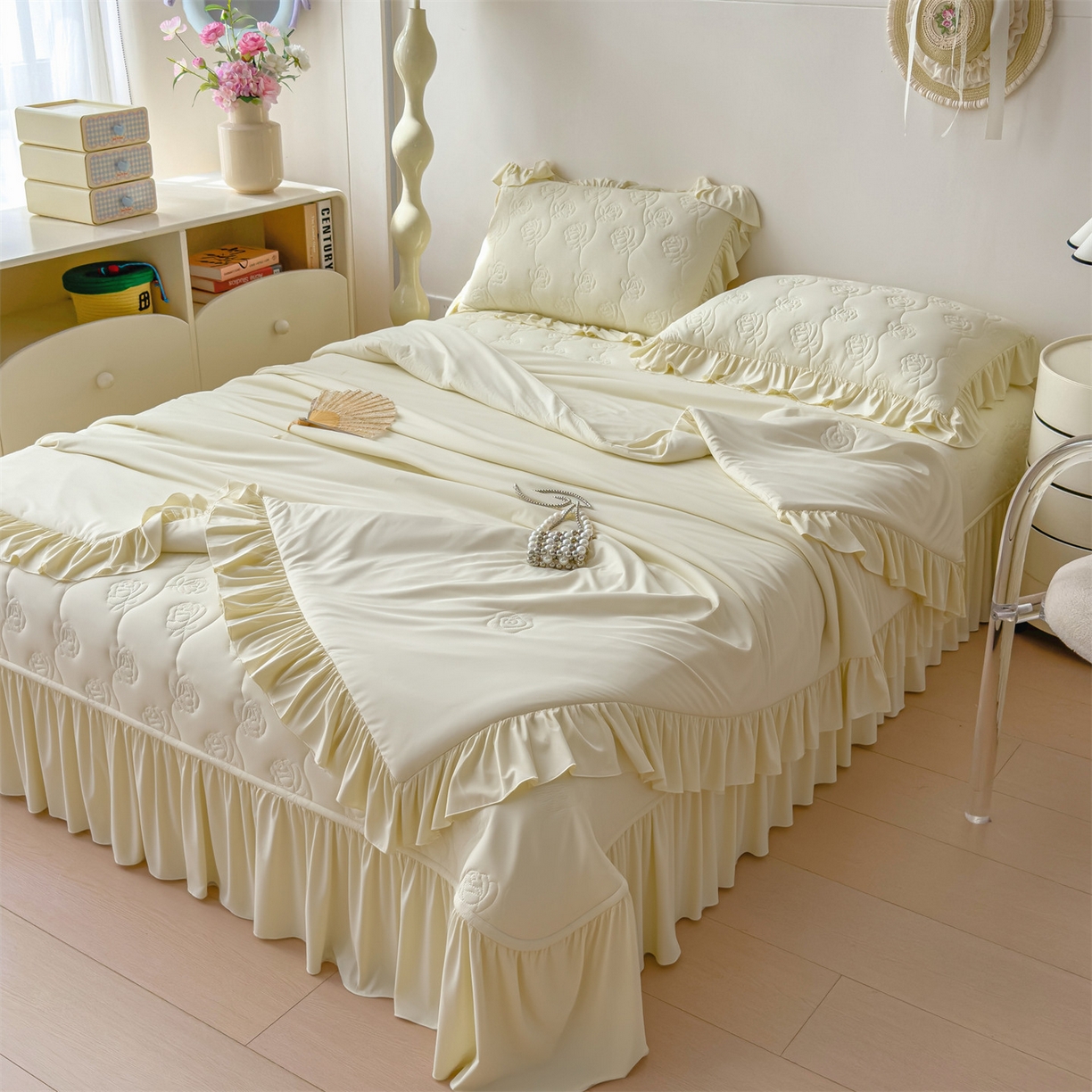 91家纺网 家纺一手货源 找家纺 雯豆家纺 【10A抗菌】2026新款氨纶凉感丝花边床裙床盖夏季冰感床罩+花边夏被四件套 氨纶花边床裙-奶黄