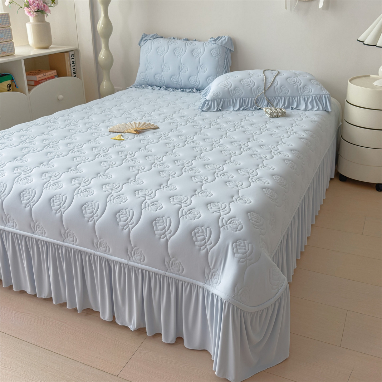 91家纺网 家纺一手货源 找家纺 雯豆家纺 【10A抗菌】2026新款氨纶凉感丝花边床裙床盖夏季冰感床罩+花边夏被四件套 氨纶花边床裙-水蓝