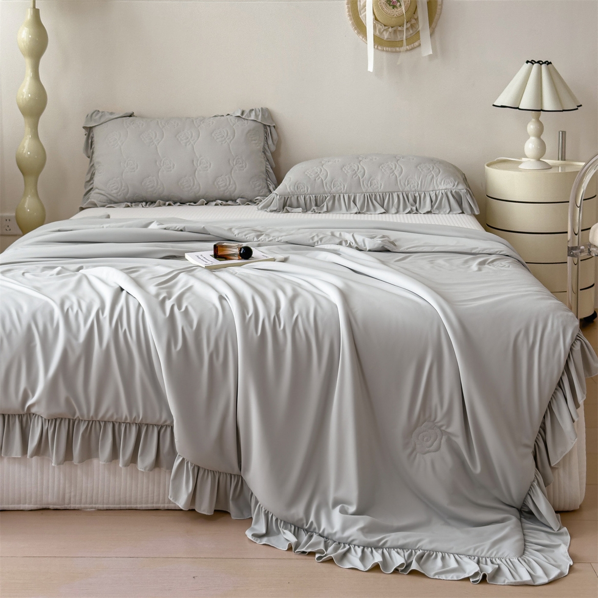 91家纺网 家纺一手货源 找家纺 雯豆家纺 【10A抗菌】2026新款氨纶凉感丝花边夏被夏凉被夏季冰丝空调被子被芯 氨纶花边夏被-浅灰