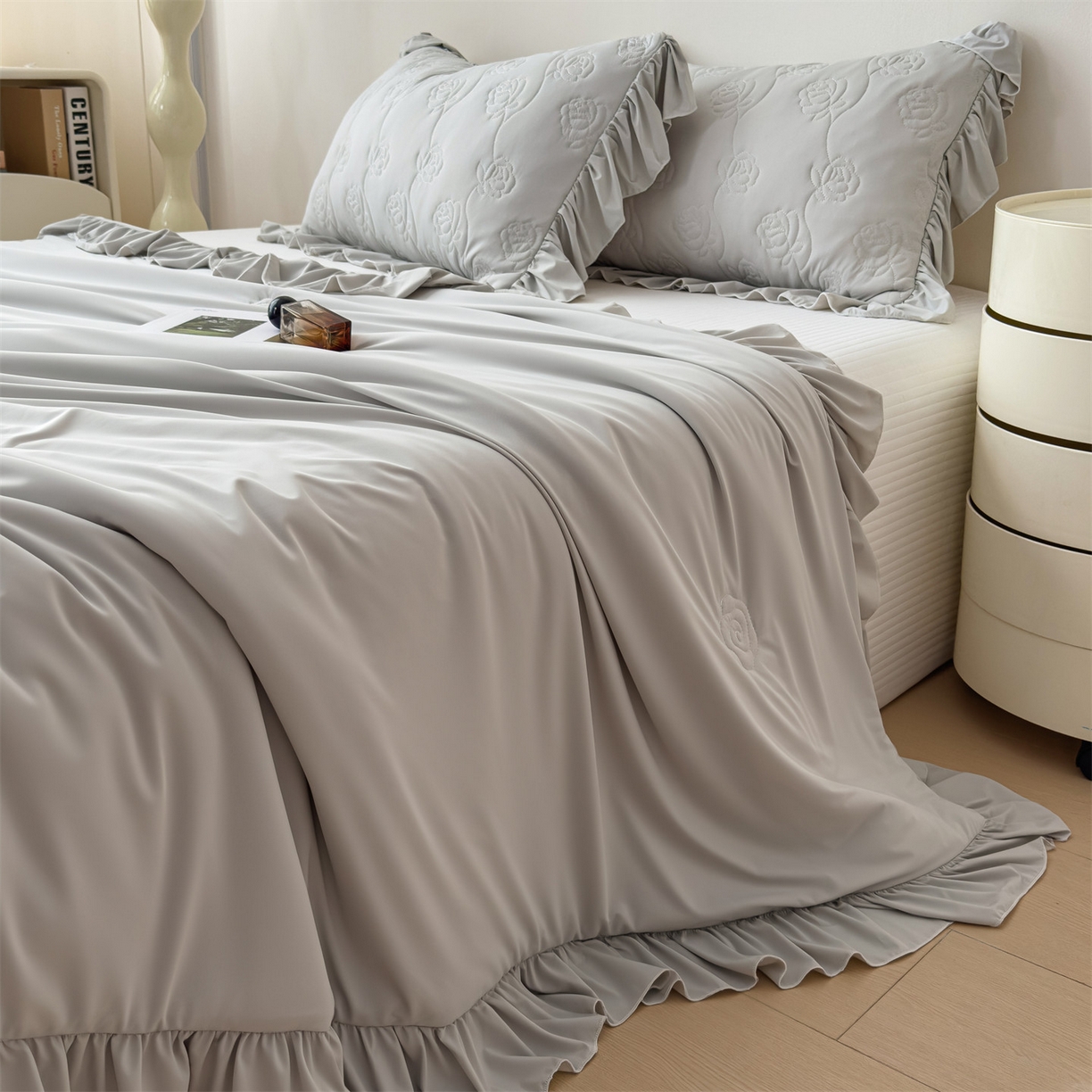 91家纺网 家纺一手货源 找家纺 雯豆家纺 【10A抗菌】2026新款氨纶凉感丝花边夏被夏凉被夏季冰丝空调被子被芯 氨纶花边夏被-浅灰