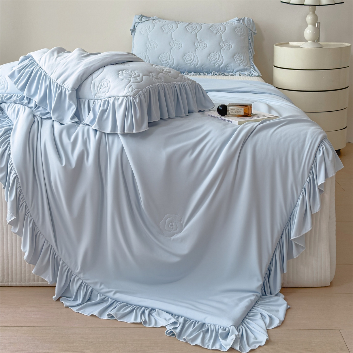 91家纺网 家纺一手货源 找家纺 雯豆家纺 【10A抗菌】2026新款氨纶凉感丝花边夏被夏凉被夏季冰丝空调被子被芯 氨纶花边夏被-水蓝