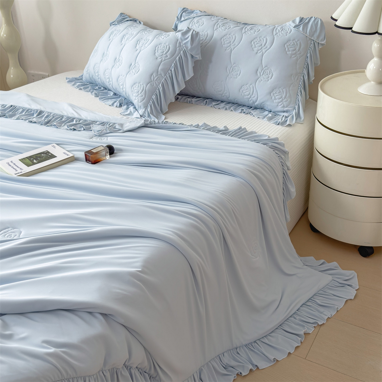 91家纺网 家纺一手货源 找家纺 雯豆家纺 【10A抗菌】2026新款氨纶凉感丝花边夏被夏凉被夏季冰丝空调被子被芯 氨纶花边夏被-水蓝