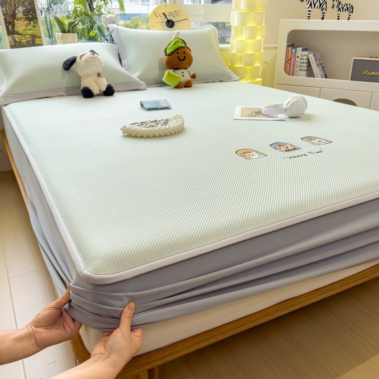 91家纺网 家纺一手货源 找家纺 眠多宝（绒多宝） 2026新款可机洗冰豆豆冰丝席凉席席子a类母婴级婴儿可用凉感值过0.21夏天 萌趣时光床笠款