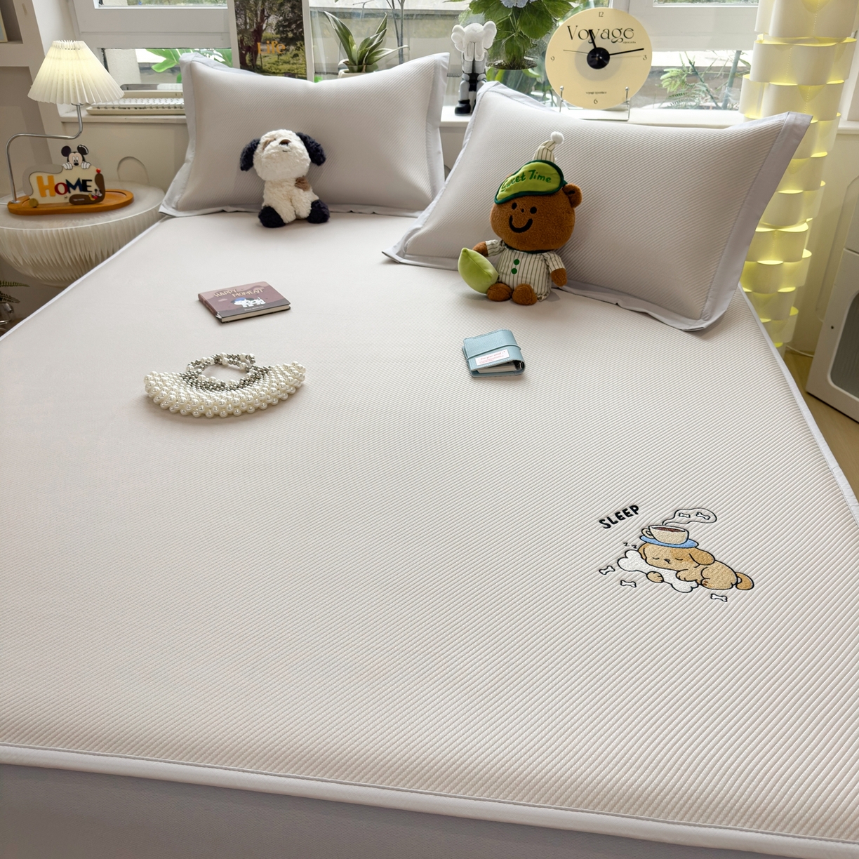 91家纺网 家纺一手货源 找家纺 眠多宝（绒多宝） 2026新款可机洗冰豆豆冰丝席凉席席子a类母婴级婴儿可用凉感值过0.21夏天 贪吃小狗床笠款