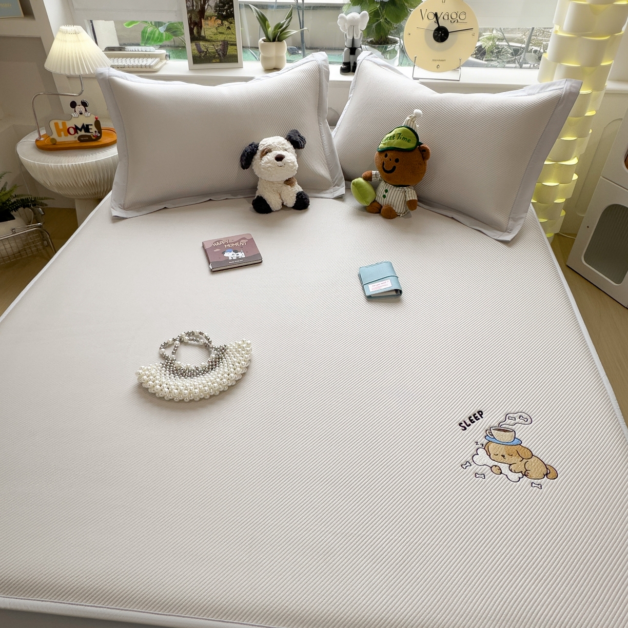 91家纺网 家纺一手货源 找家纺 眠多宝（绒多宝） 2026新款可机洗冰豆豆冰丝席凉席席子a类母婴级婴儿可用凉感值过0.21夏天 贪吃小狗床笠款