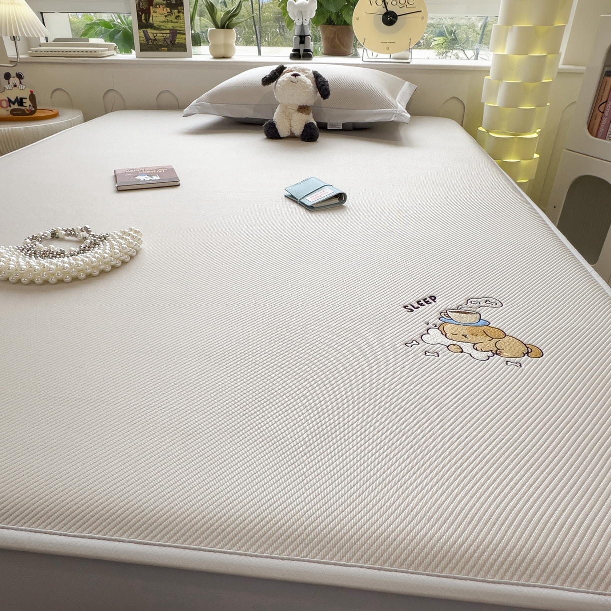 91家纺网 家纺一手货源 找家纺 眠多宝（绒多宝） 2026新款可机洗冰豆豆冰丝席凉席席子a类母婴级婴儿可用凉感值过0.21夏天 贪吃小狗床笠款