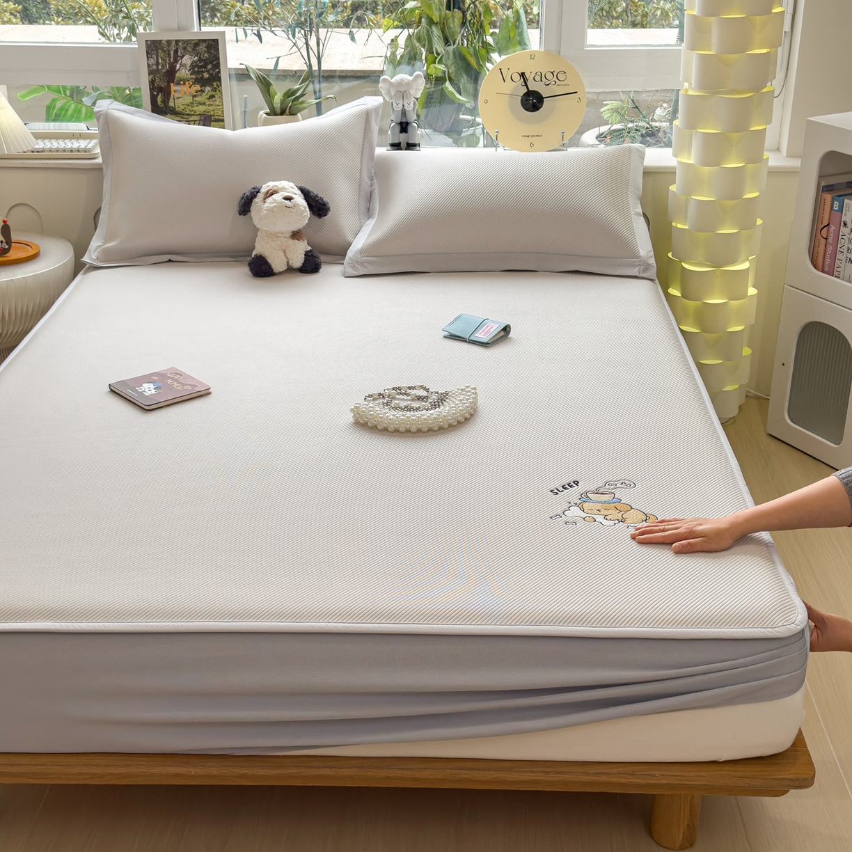 91家纺网 家纺一手货源 找家纺 眠多宝（绒多宝） 2026新款可机洗冰豆豆冰丝席凉席席子a类母婴级婴儿可用凉感值过0.21夏天 贪吃小狗床笠款