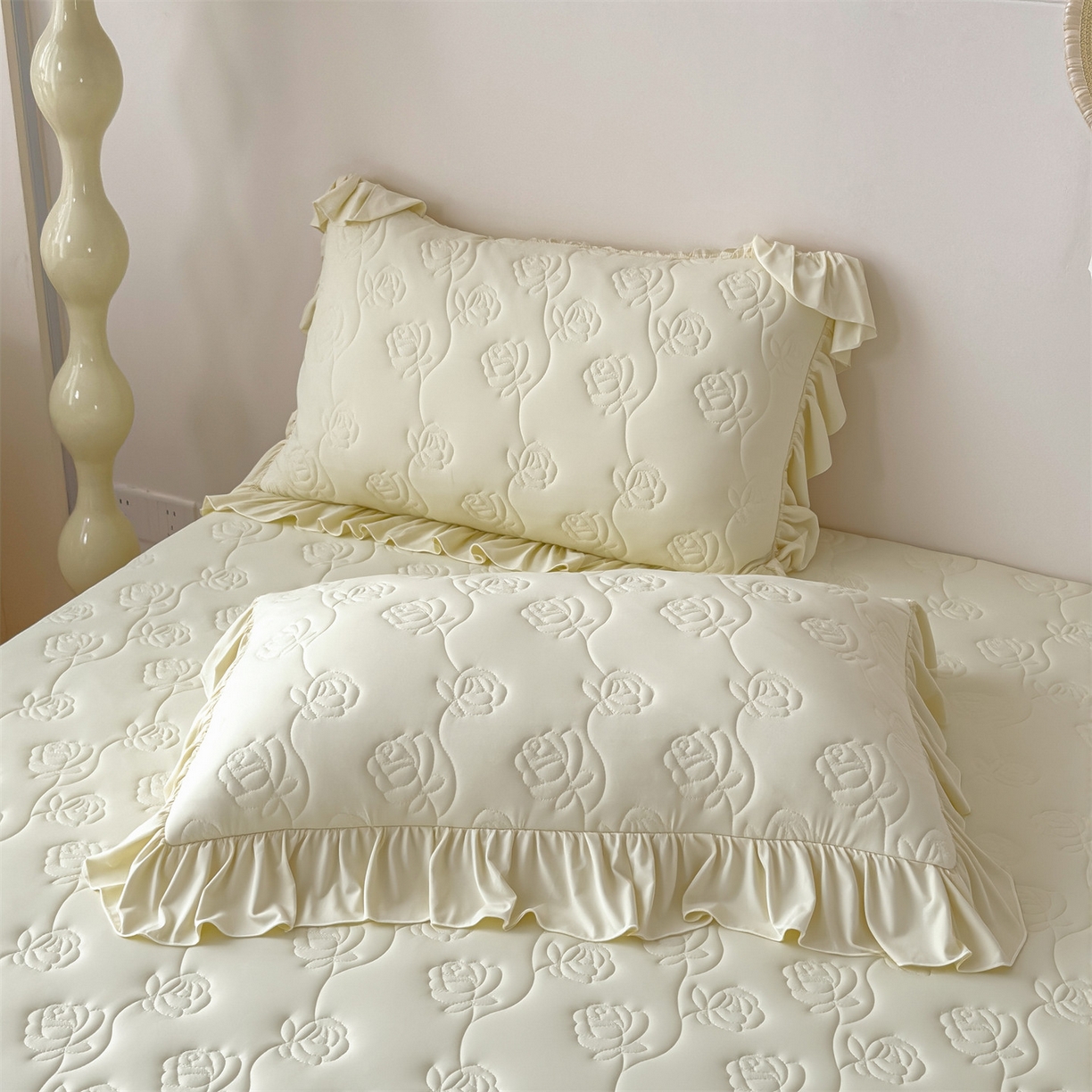 91家纺网 家纺一手货源 找家纺 雯豆家纺 【10A抗菌】2026新款氨纶凉感丝花边枕套单只一对装夏季冰丝枕芯保护套 氨纶花边床笠-奶黄