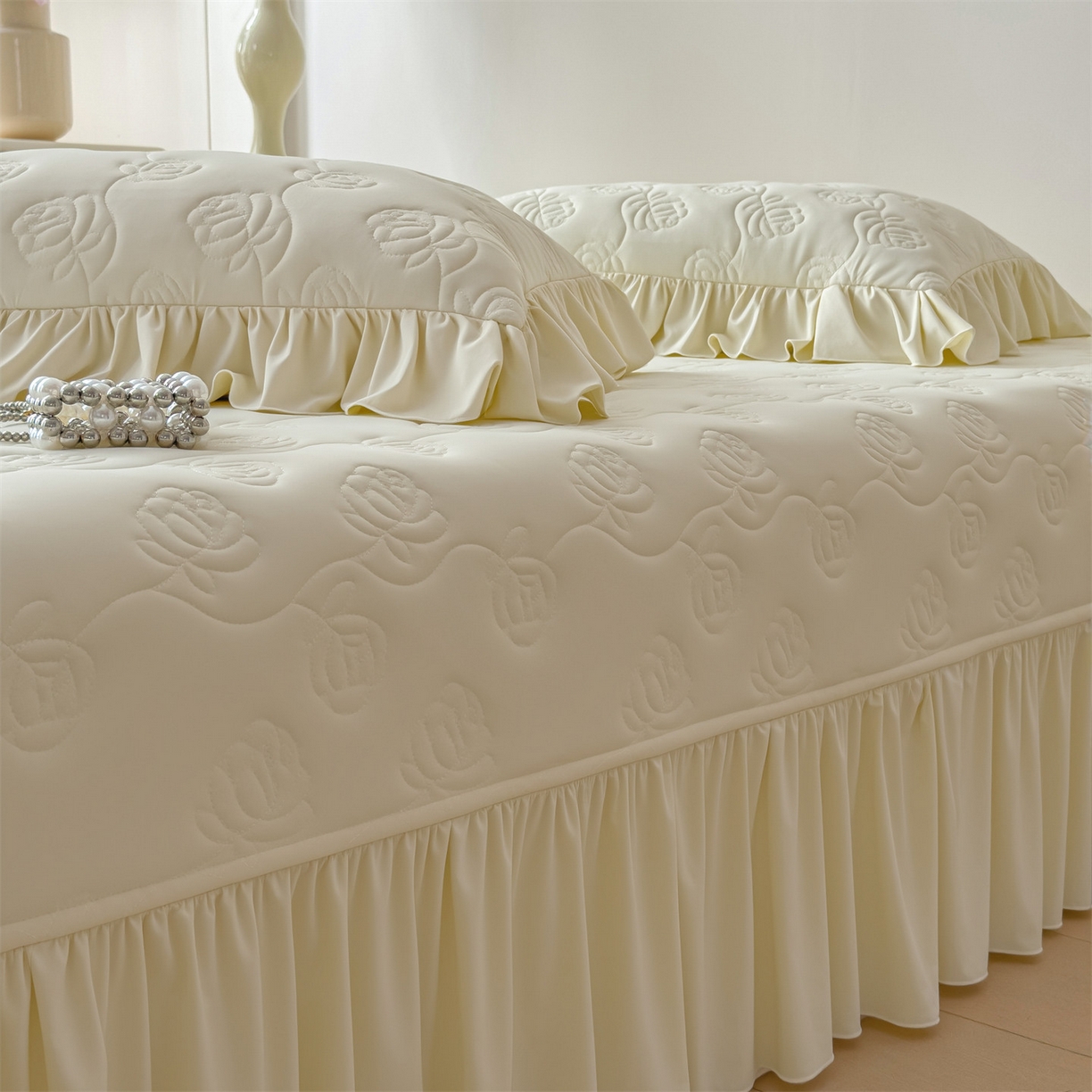 91家纺网 家纺一手货源 找家纺 雯豆家纺 【10A抗菌】2026新款氨纶凉感丝花边枕套单只一对装夏季冰丝枕芯保护套 氨纶花边床笠-奶黄