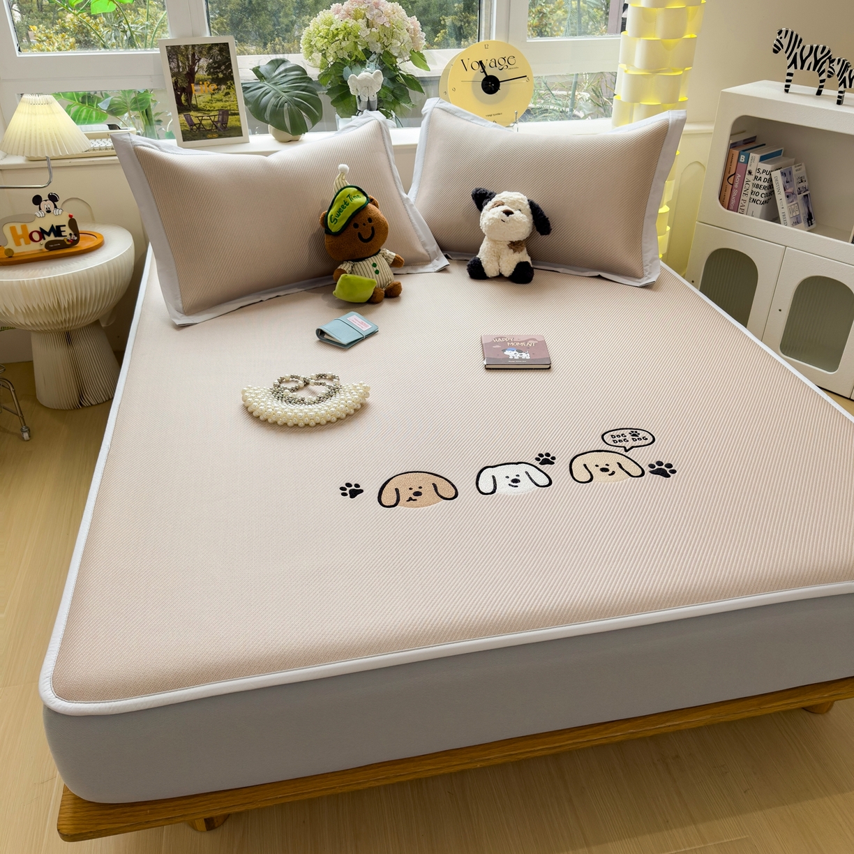 91家纺网 家纺一手货源 找家纺 眠多宝（绒多宝） 2026新款可机洗冰豆豆冰丝席凉席席子a类母婴级婴儿可用凉感值过0.21夏天 汪汪线条狗床笠款