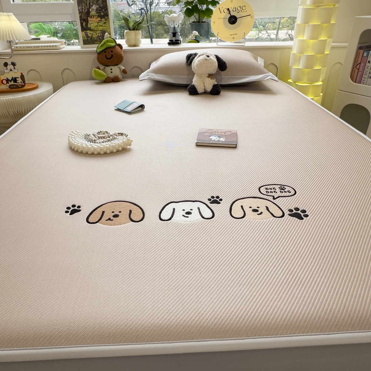 91家纺网 家纺一手货源 找家纺 眠多宝（绒多宝） 2026新款可机洗冰豆豆冰丝席凉席席子a类母婴级婴儿可用凉感值过0.21夏天 汪汪线条狗床笠款