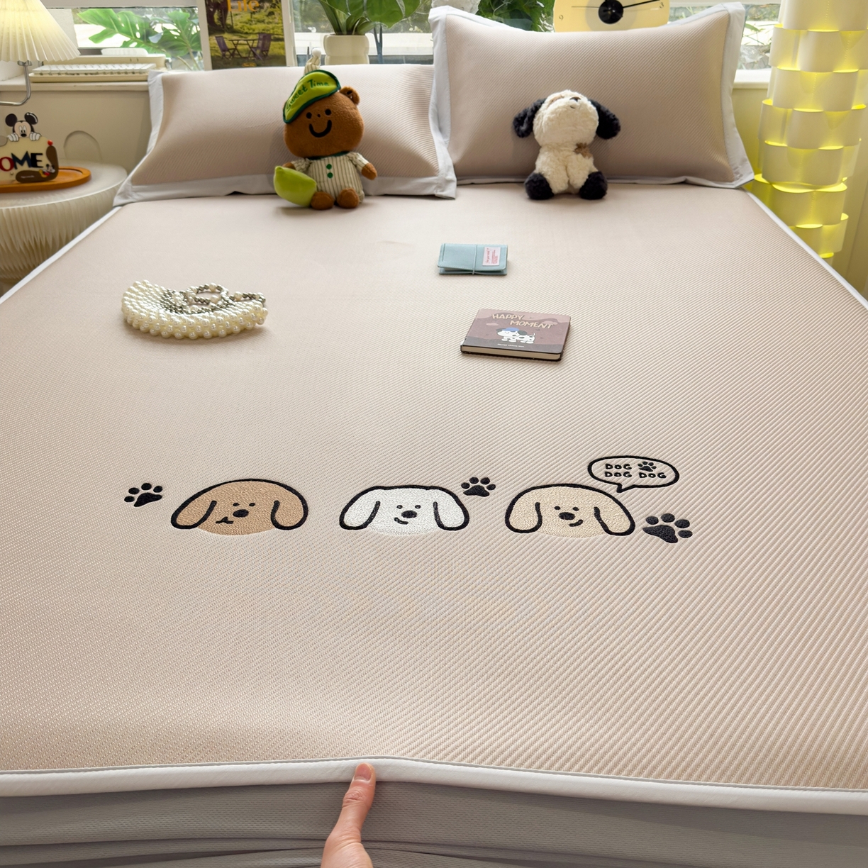 91家纺网 家纺一手货源 找家纺 眠多宝（绒多宝） 2026新款可机洗冰豆豆冰丝席凉席席子a类母婴级婴儿可用凉感值过0.21夏天 汪汪线条狗床笠款