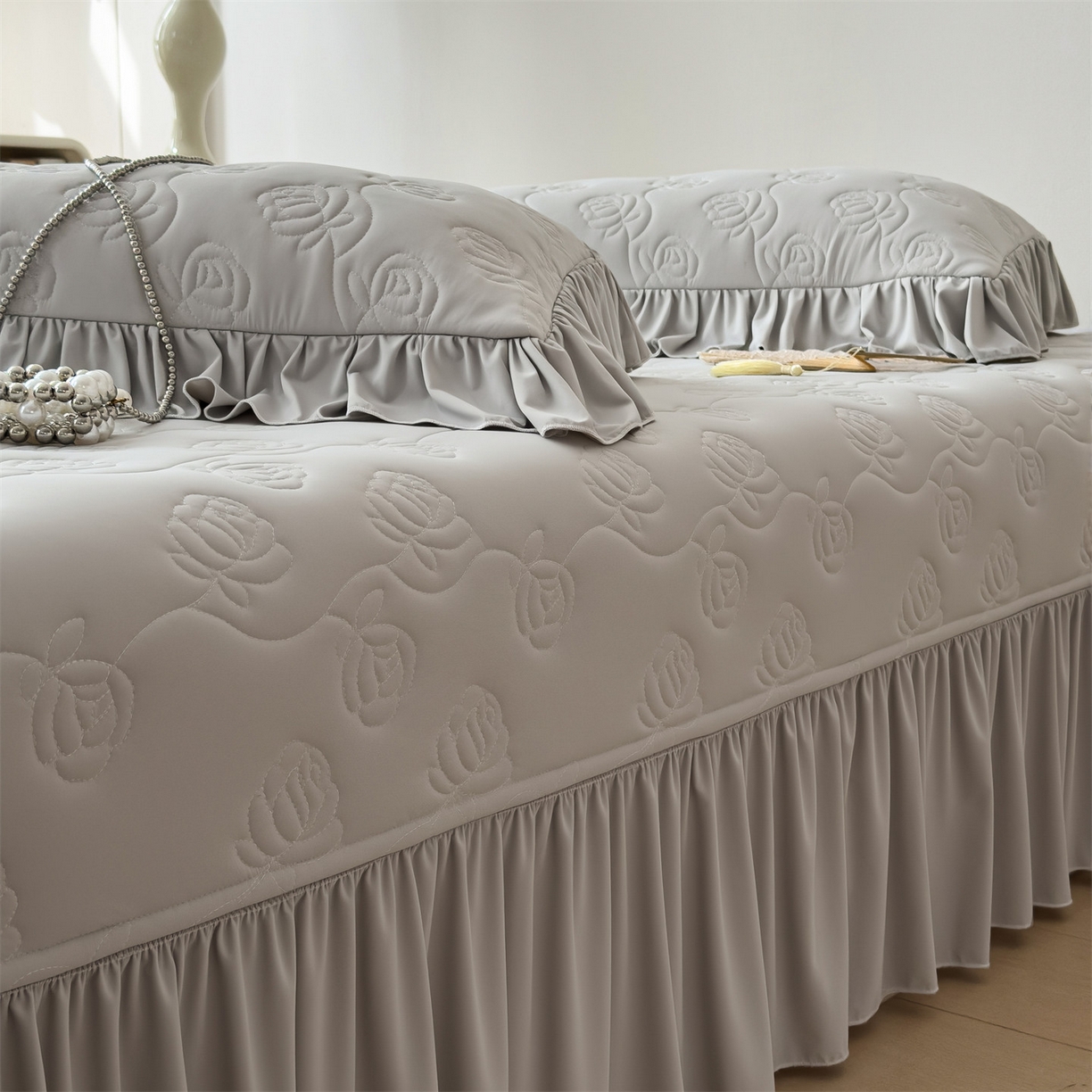 91家纺网 家纺一手货源 找家纺 雯豆家纺 【10A抗菌】2026新款氨纶凉感丝花边枕套单只一对装夏季冰丝枕芯保护套 氨纶花边床笠-浅灰