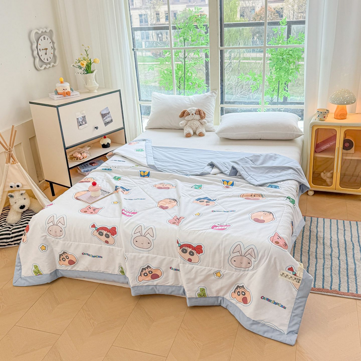 91家纺网 家纺一手货源 找家纺 雅萱家纺 2026新款里外全棉棉花夏被蜡笔小新系列 夏被-小新的朋友