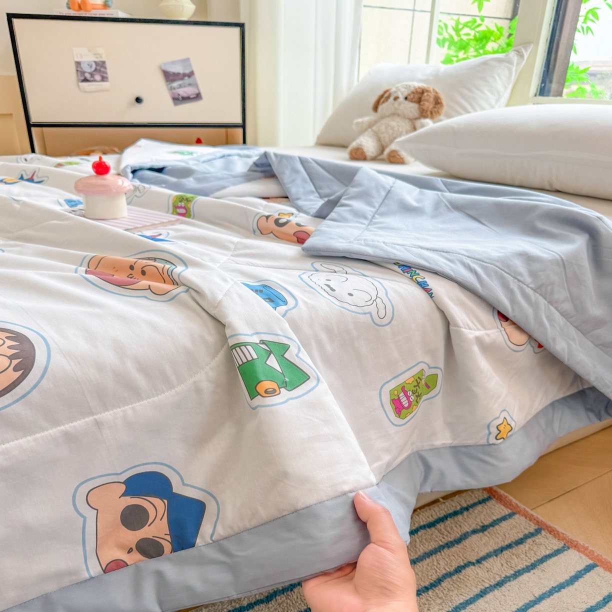91家纺网 家纺一手货源 找家纺 雅萱家纺 2026新款里外全棉棉花夏被蜡笔小新系列 夏被-小新的朋友