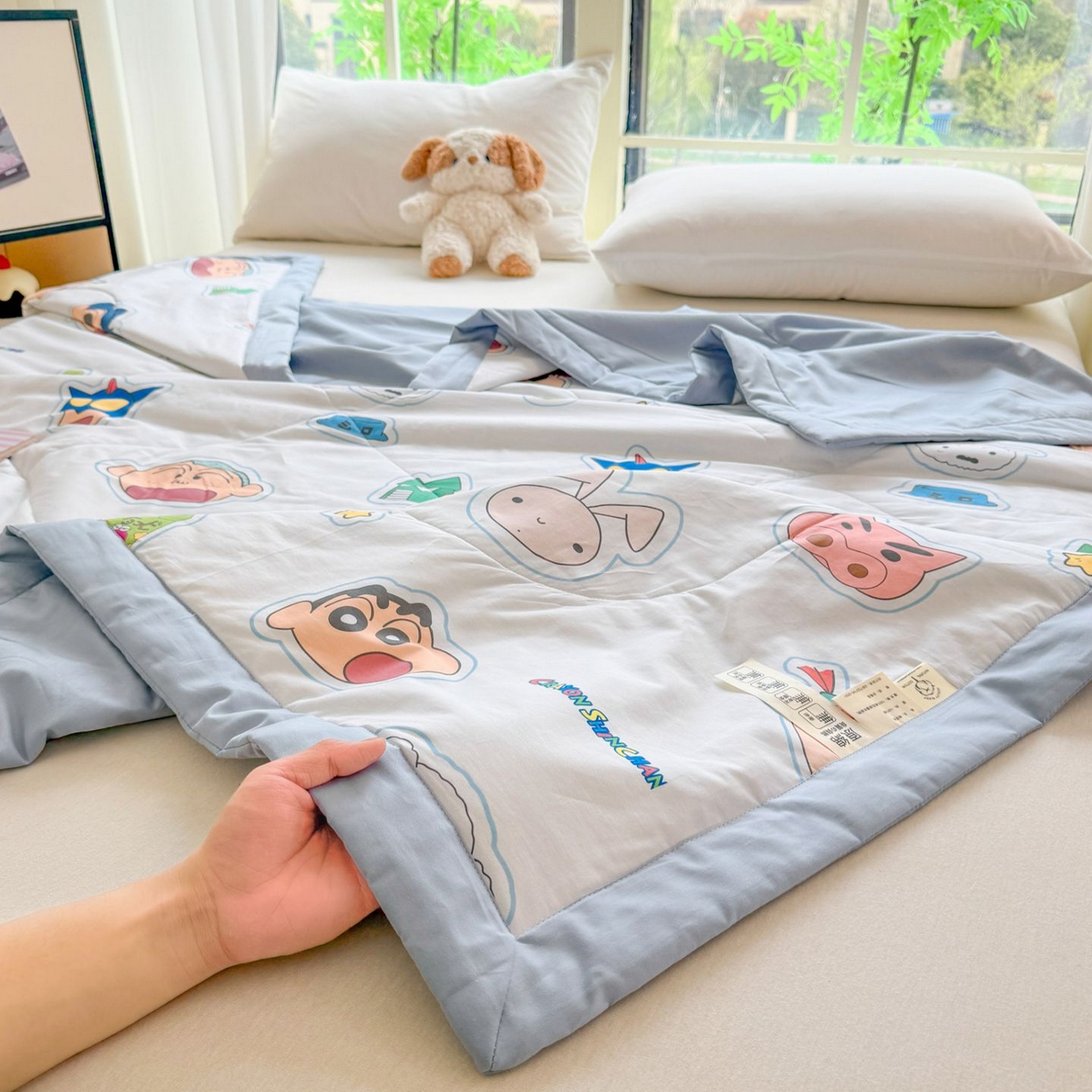 91家纺网 家纺一手货源 找家纺 雅萱家纺 2026新款里外全棉棉花夏被蜡笔小新系列 夏被-小新的朋友