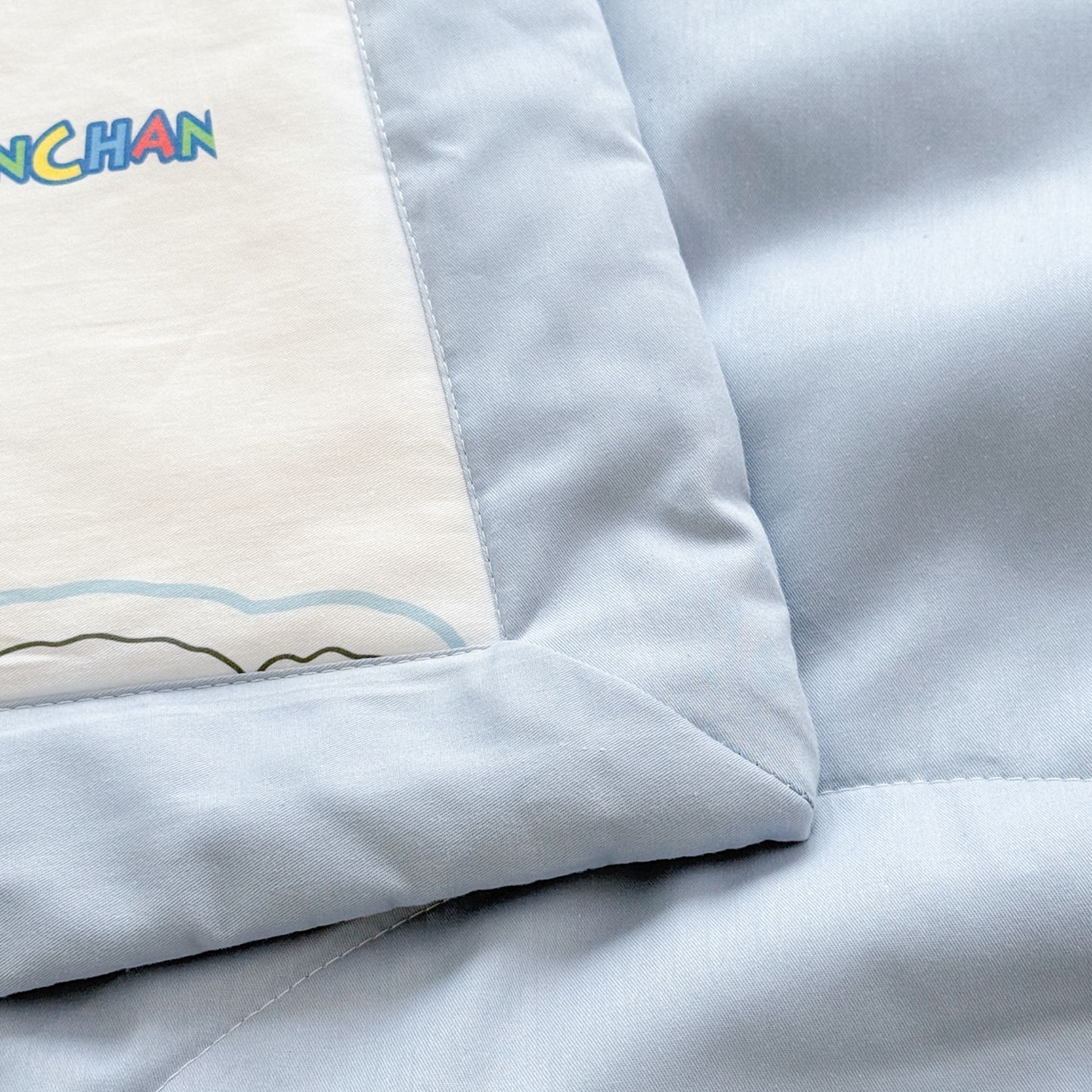 91家纺网 家纺一手货源 找家纺 雅萱家纺 2026新款里外全棉棉花夏被蜡笔小新系列 夏被-小新的朋友