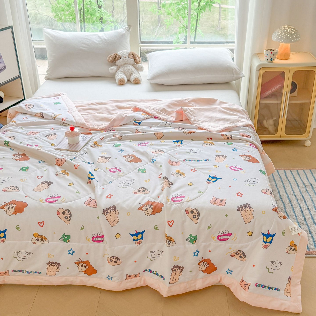 91家纺网 家纺一手货源 找家纺 雅萱家纺 2026新款里外全棉棉花夏被蜡笔小新系列 夏被-小新的一家