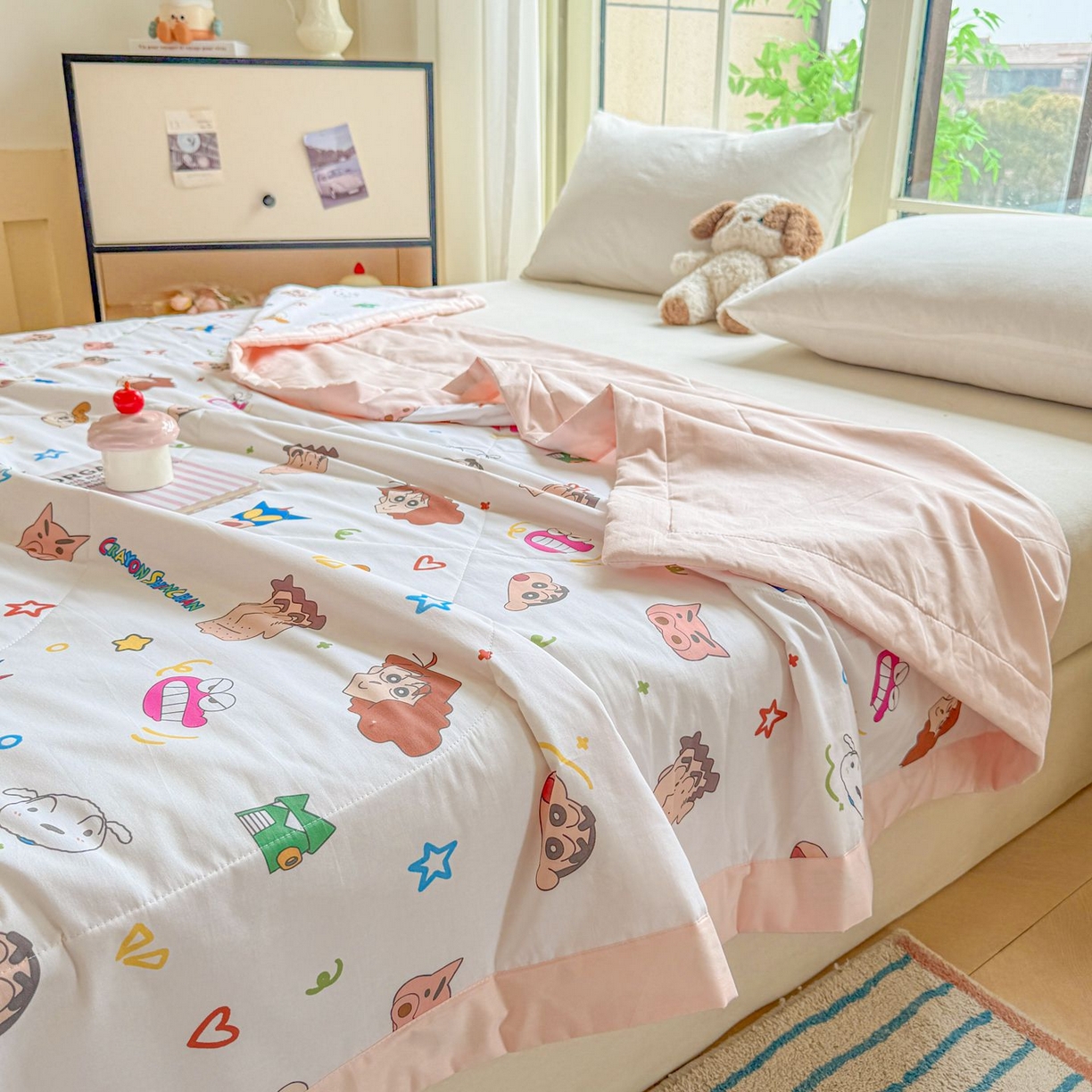 91家纺网 家纺一手货源 找家纺 雅萱家纺 2026新款里外全棉棉花夏被蜡笔小新系列 夏被-小新的一家