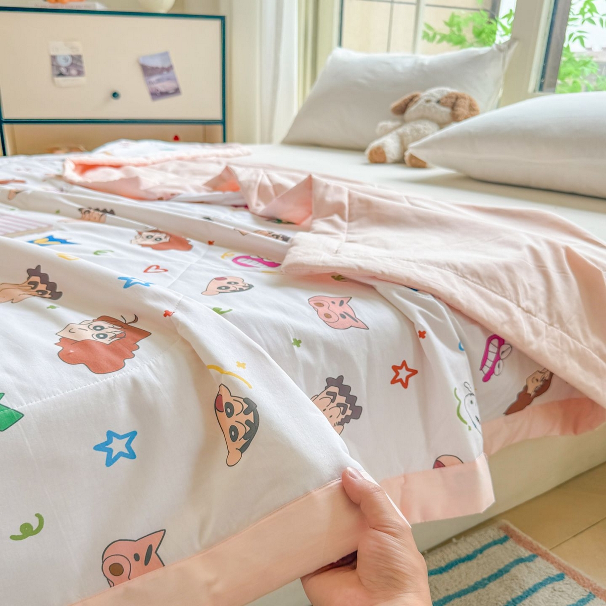 91家纺网 家纺一手货源 找家纺 雅萱家纺 2026新款里外全棉棉花夏被蜡笔小新系列 夏被-小新的一家