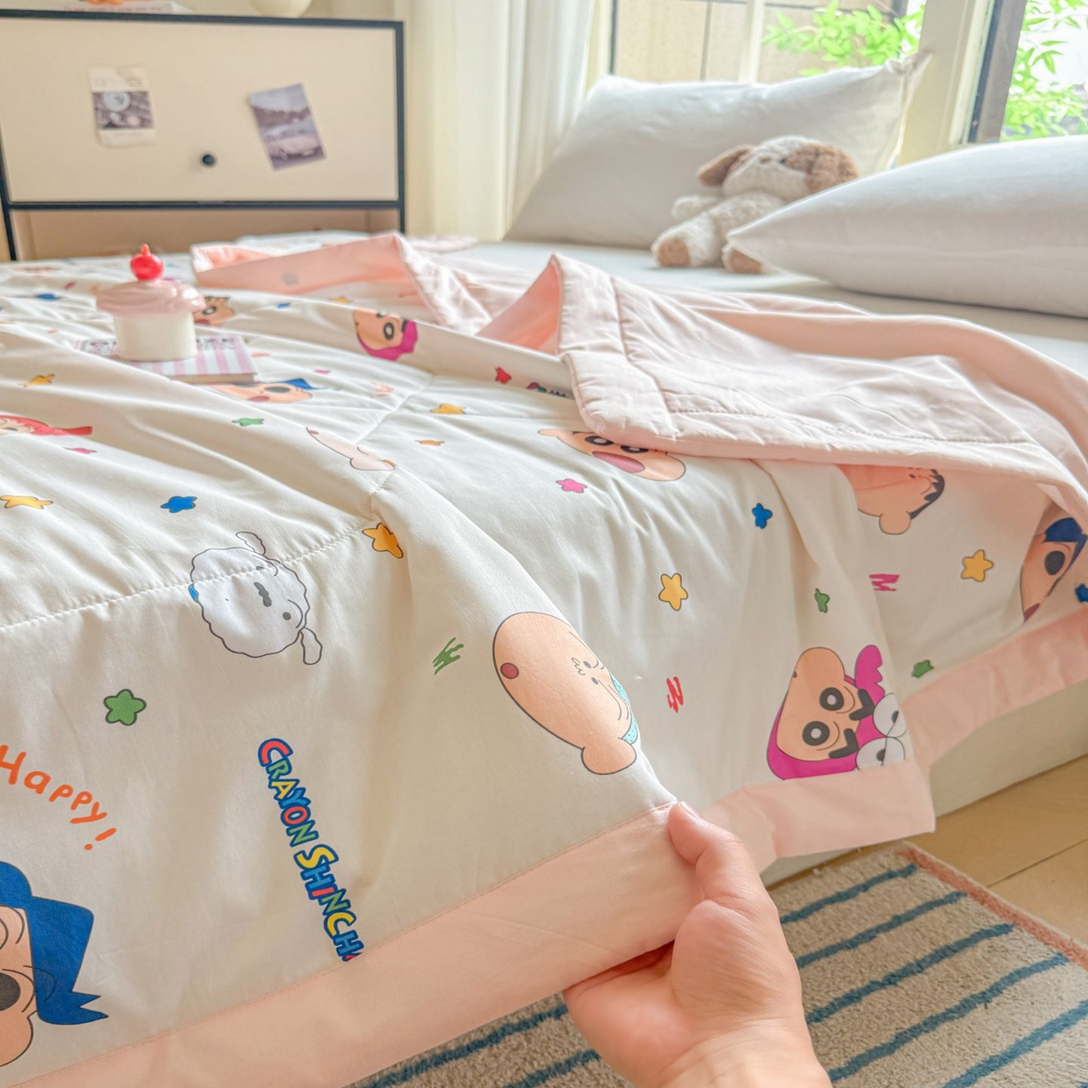 91家纺网 家纺一手货源 找家纺 雅萱家纺 2026新款里外全棉棉花夏被蜡笔小新系列 夏被-星星小新