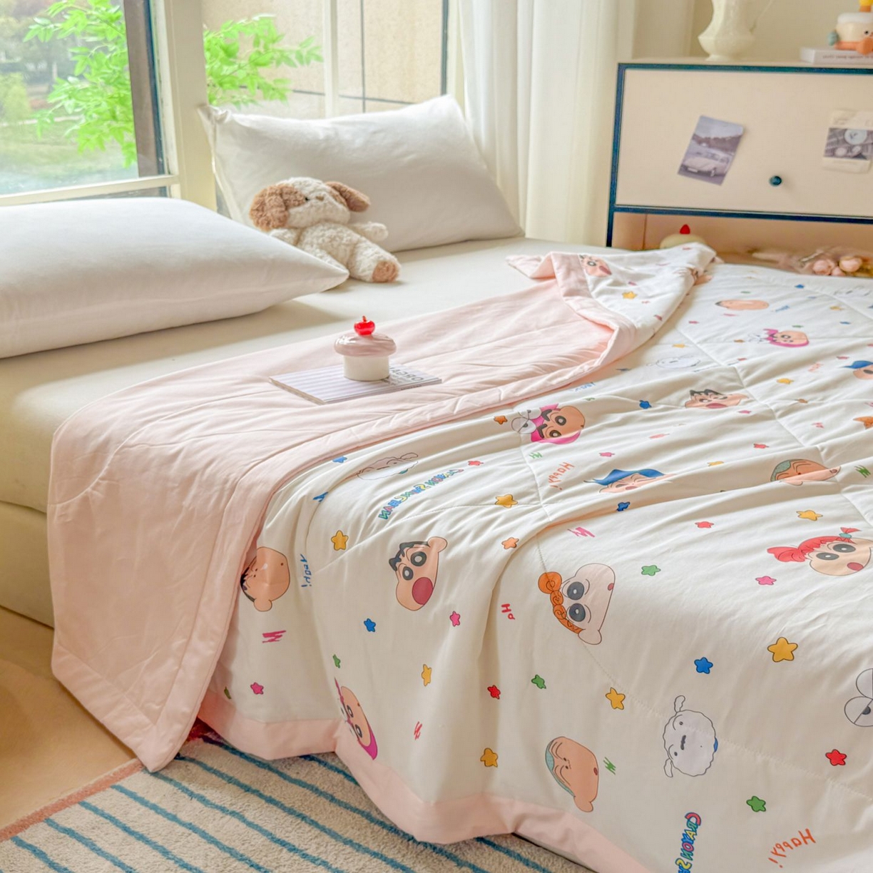 91家纺网 家纺一手货源 找家纺 雅萱家纺 2026新款里外全棉棉花夏被蜡笔小新系列 夏被-星星小新