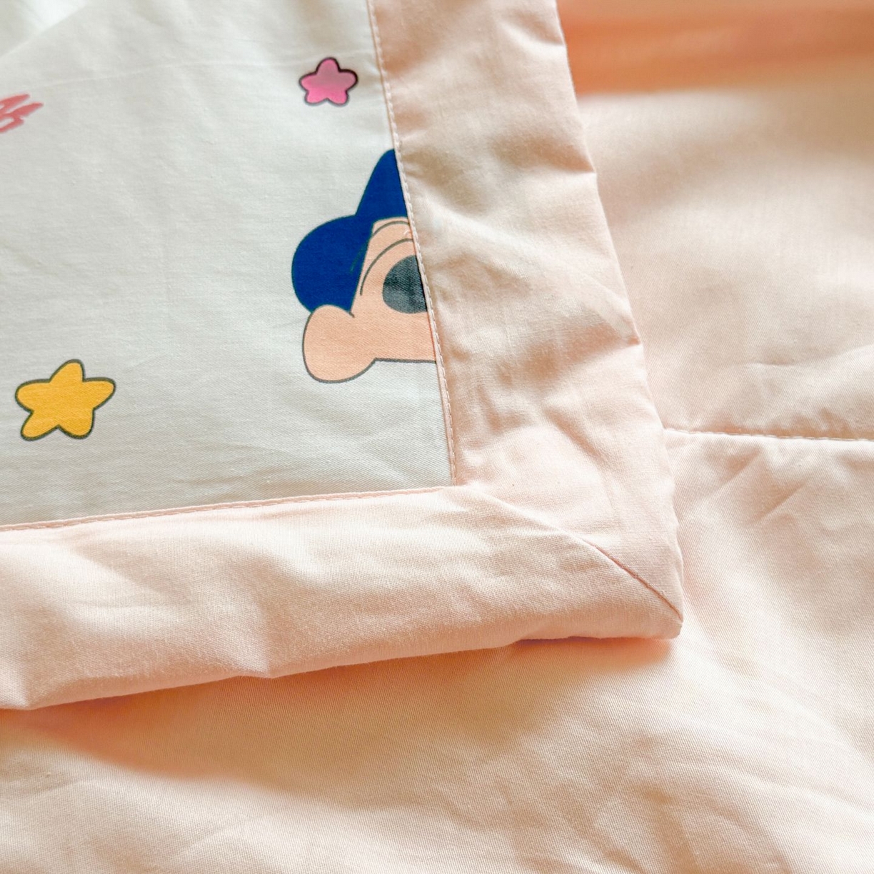 91家纺网 家纺一手货源 找家纺 雅萱家纺 2026新款里外全棉棉花夏被蜡笔小新系列 夏被-星星小新