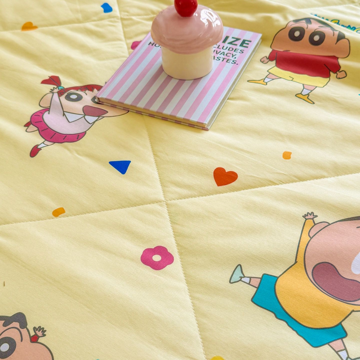 91家纺网 家纺一手货源 找家纺 雅萱家纺 2026新款里外全棉棉花夏被蜡笔小新系列 夏被-星仔生活