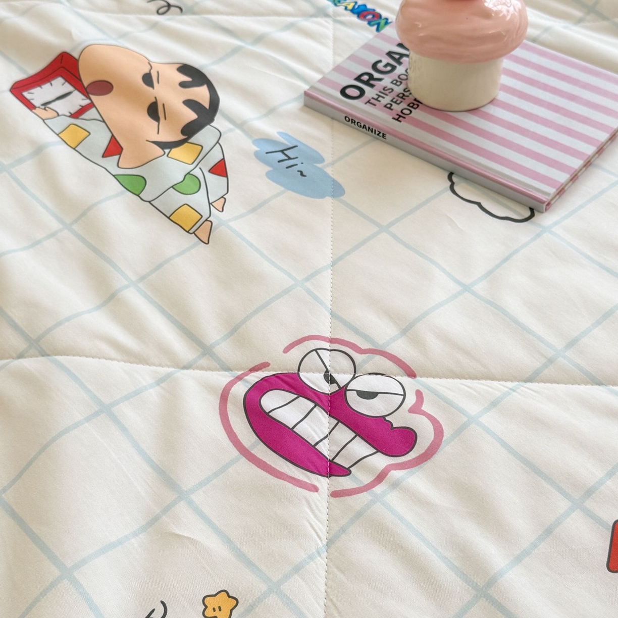 91家纺网 家纺一手货源 找家纺 雅萱家纺 2026新款里外全棉棉花夏被蜡笔小新系列 夏被-元气小新