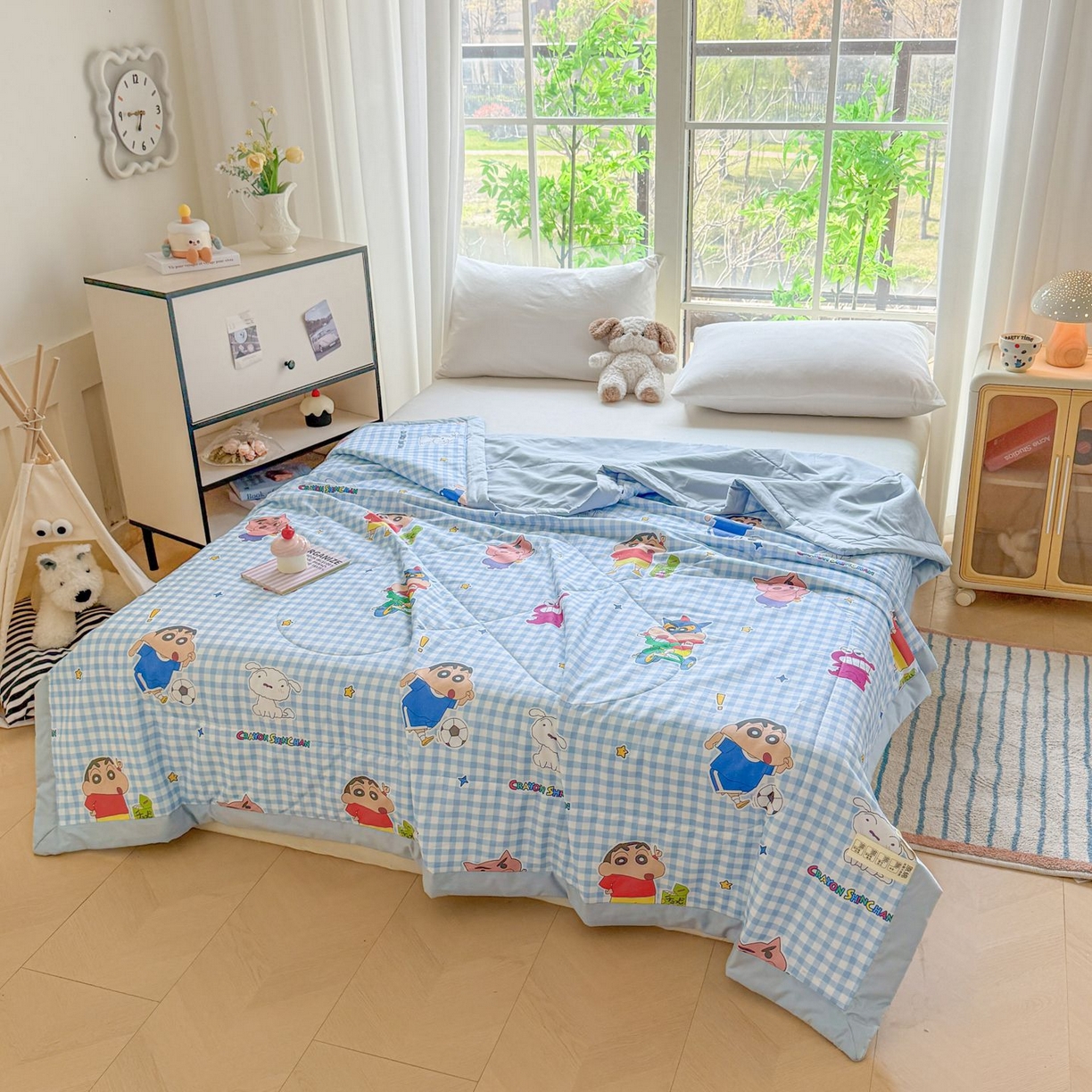 91家纺网 家纺一手货源 找家纺 雅萱家纺 2026新款里外全棉棉花夏被蜡笔小新系列 夏被-足球小新