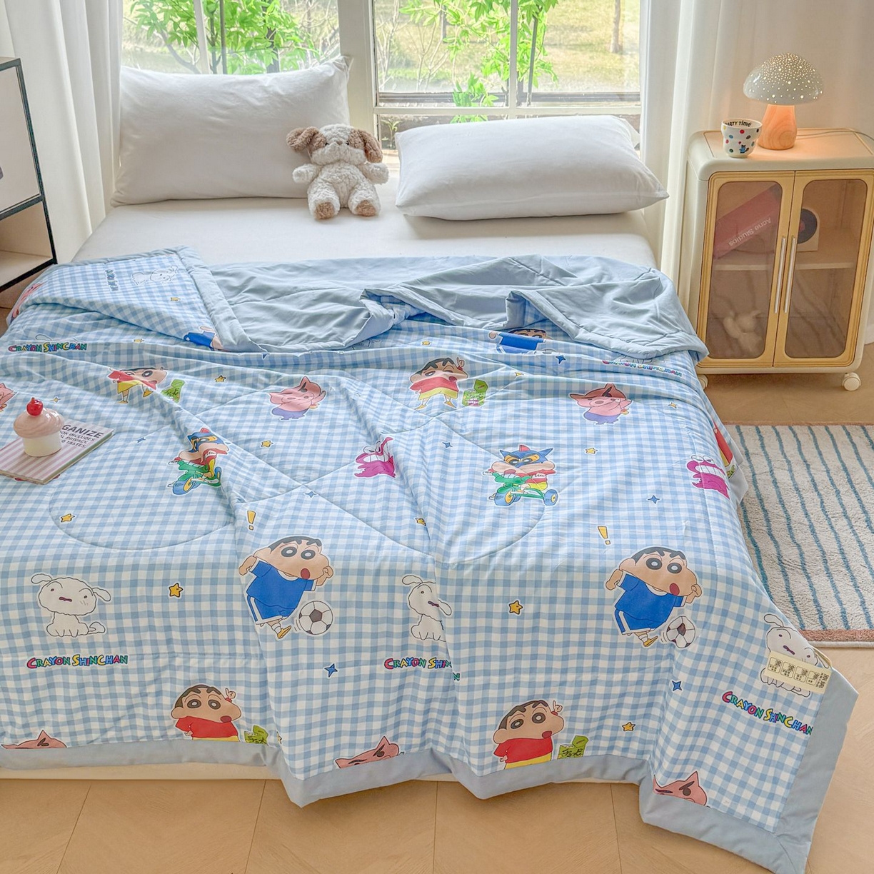 91家纺网 家纺一手货源 找家纺 雅萱家纺 2026新款里外全棉棉花夏被蜡笔小新系列 夏被-足球小新